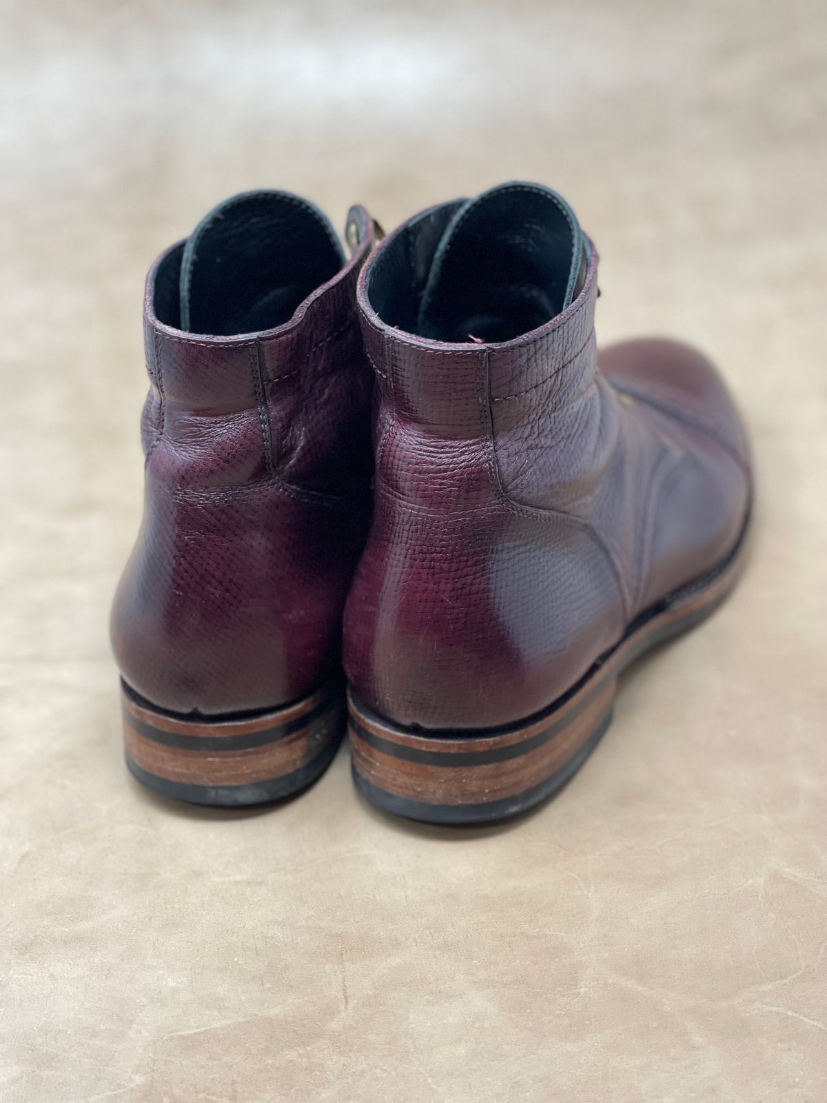 Photo by ifticar2 on January 6, 2024 of the Blkbrd Shoemaker Luchador Service Boot in Horween Dark Burgundy Pioneer Reindeer.