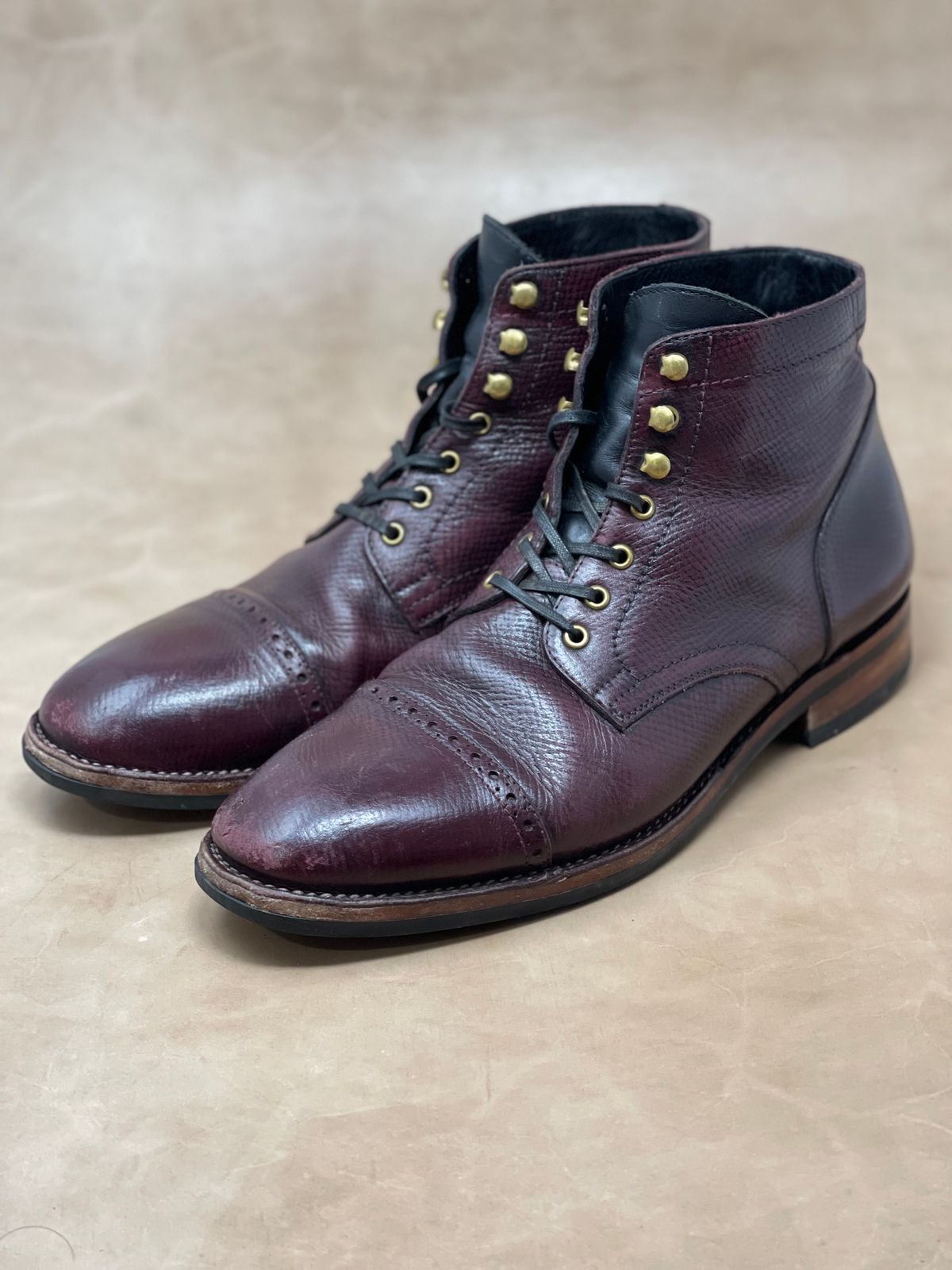 Photo by ifticar2 on January 6, 2024 of the Blkbrd Shoemaker Luchador Service Boot in Horween Dark Burgundy Pioneer Reindeer.