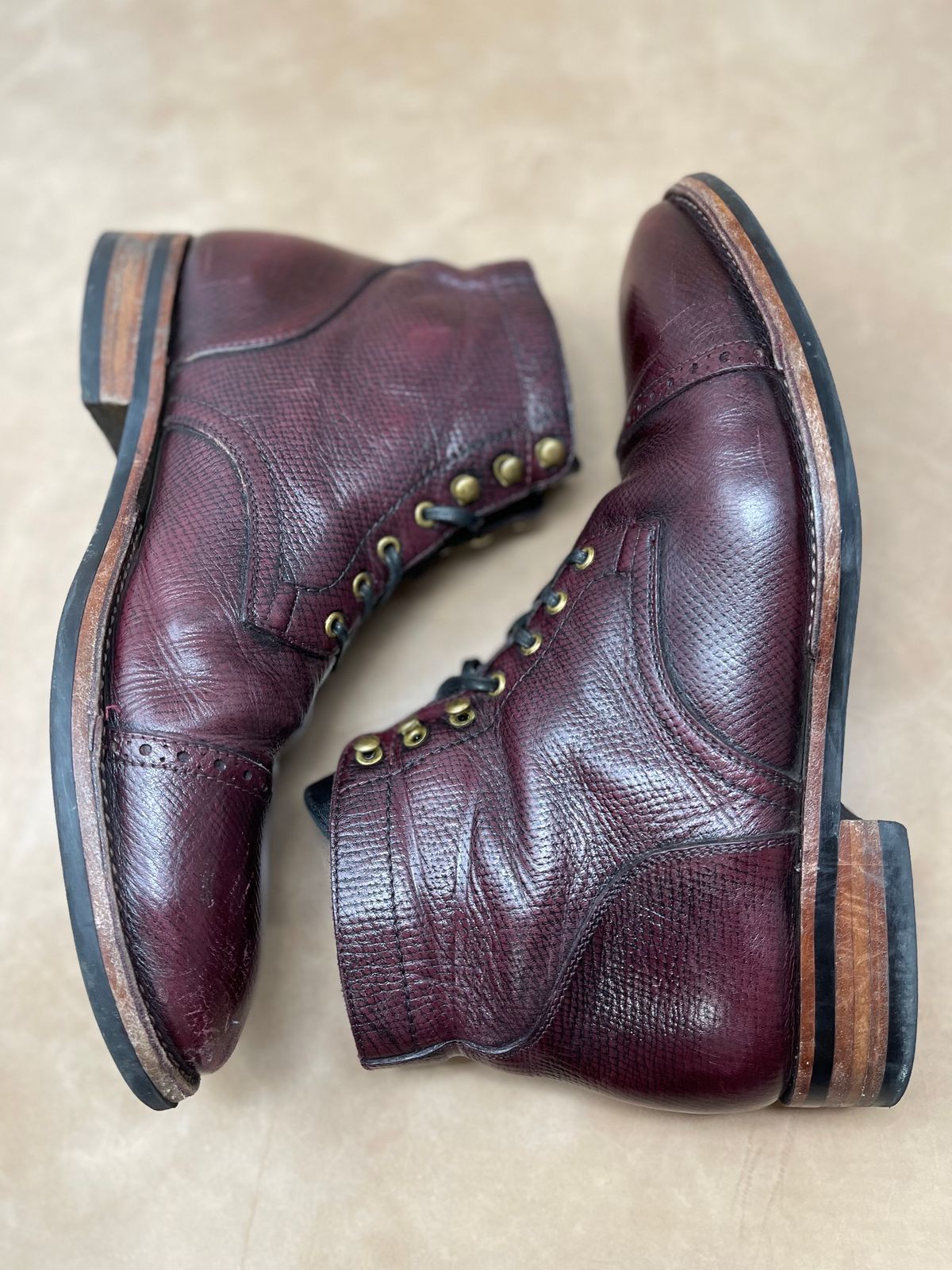 Photo by ifticar2 on January 6, 2024 of the Blkbrd Shoemaker Luchador Service Boot in Horween Dark Burgundy Pioneer Reindeer.