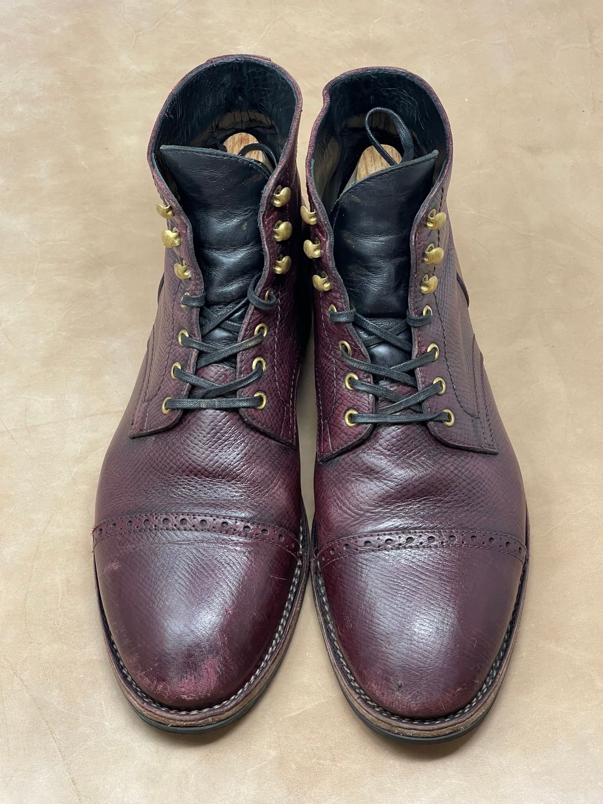 Photo by ifticar2 on February 5, 2024 of the Blkbrd Shoemaker Luchador Service Boot in Horween Dark Burgundy Pioneer Reindeer.