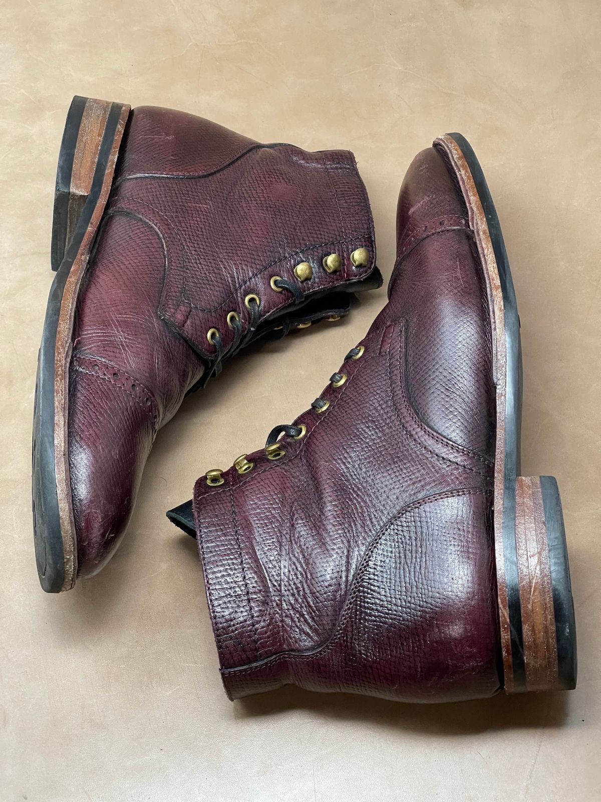 Photo by ifticar2 on March 4, 2024 of the Blkbrd Shoemaker Luchador Service Boot in Horween Dark Burgundy Pioneer Reindeer.