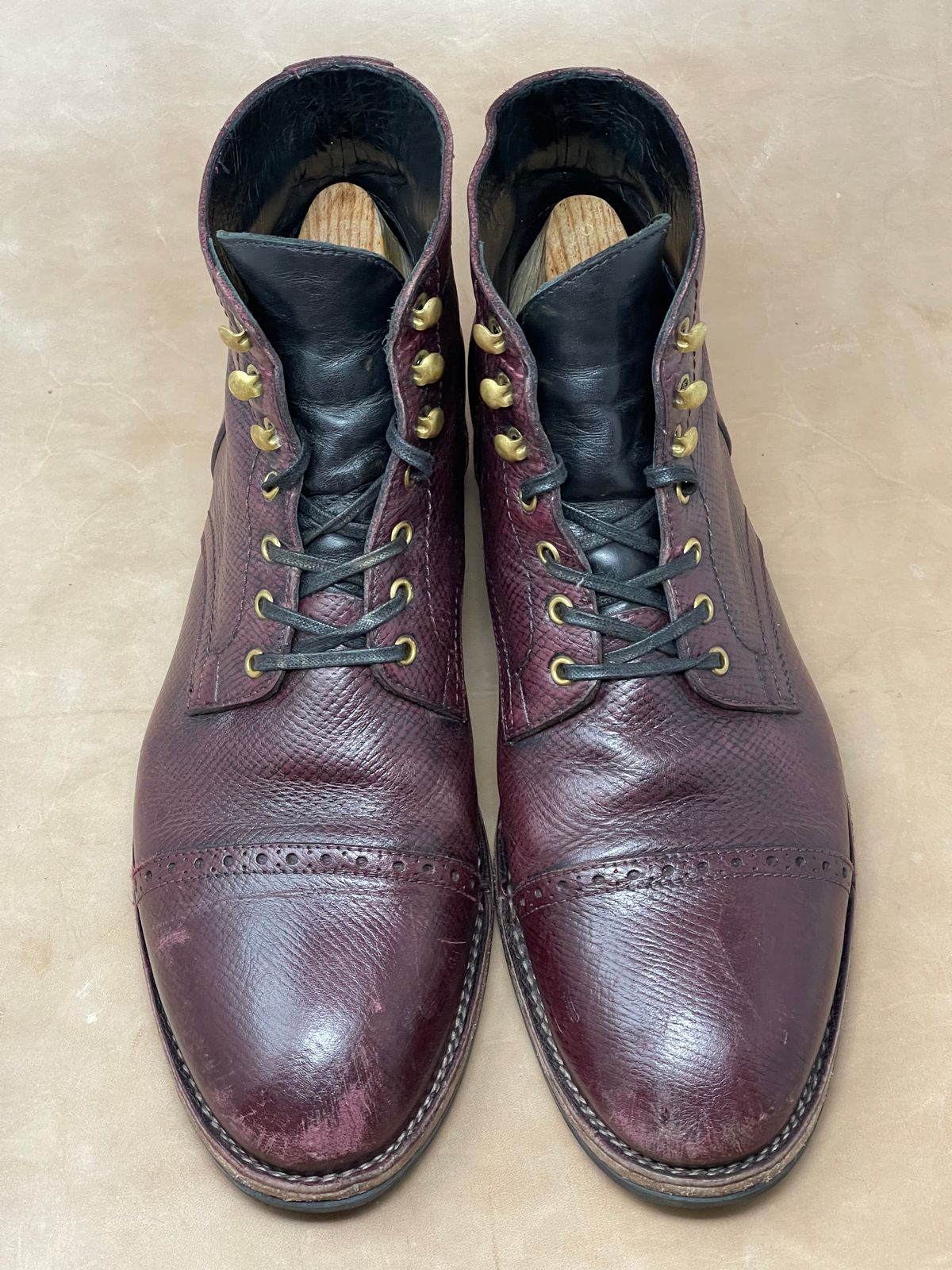 Photo by ifticar2 on March 4, 2024 of the Blkbrd Shoemaker Luchador Service Boot in Horween Dark Burgundy Pioneer Reindeer.