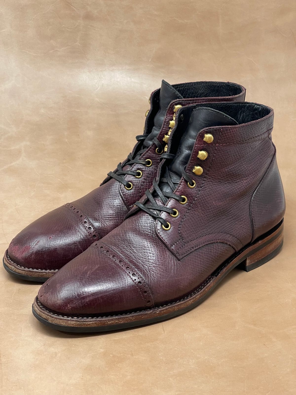 Photo by ifticar2 on April 4, 2024 of the Blkbrd Shoemaker Luchador Service Boot in Horween Dark Burgundy Pioneer Reindeer.