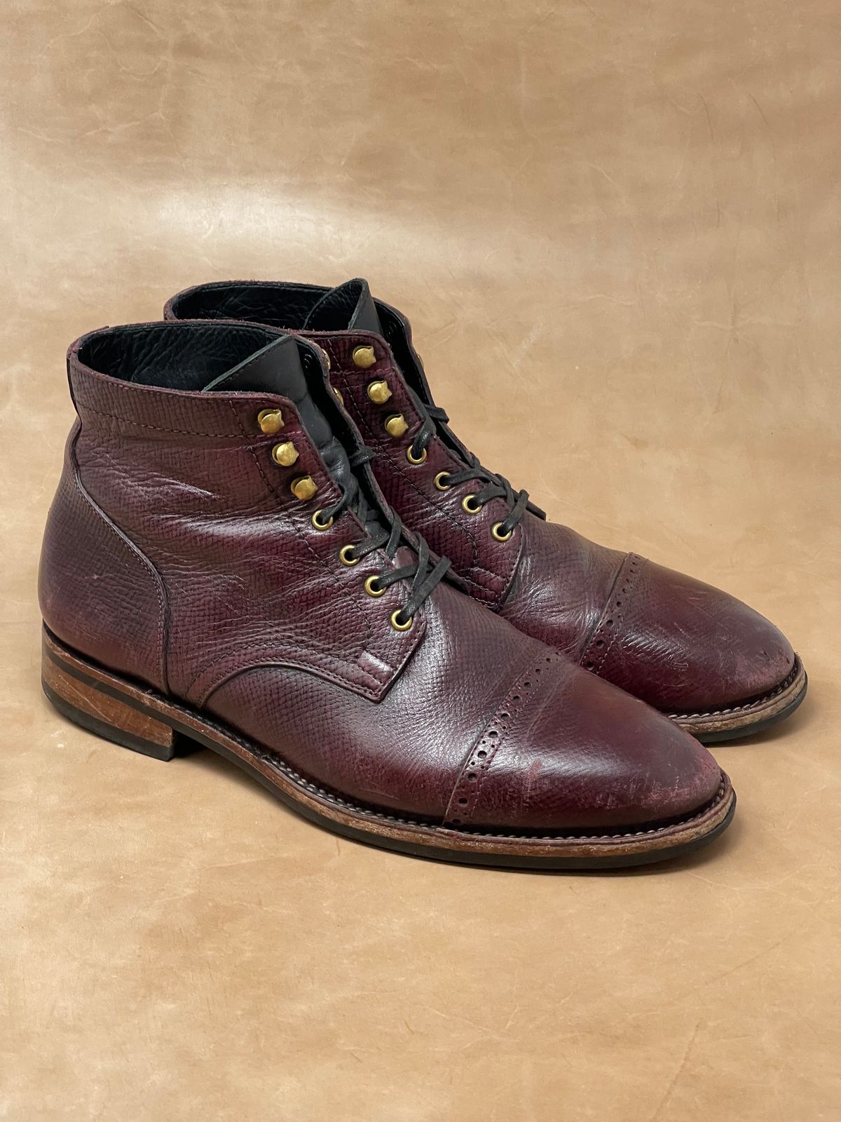 Photo by ifticar2 on April 4, 2024 of the Blkbrd Shoemaker Luchador Service Boot in Horween Dark Burgundy Pioneer Reindeer.