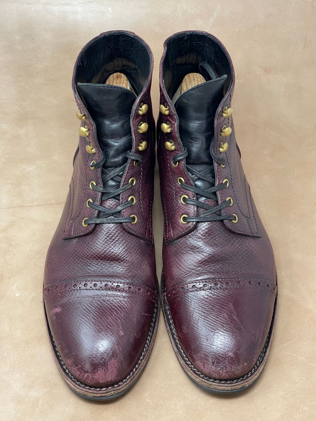 Photo by ifticar2 on April 4, 2024 of the Blkbrd Shoemaker Luchador Service Boot in Horween Dark Burgundy Pioneer Reindeer.