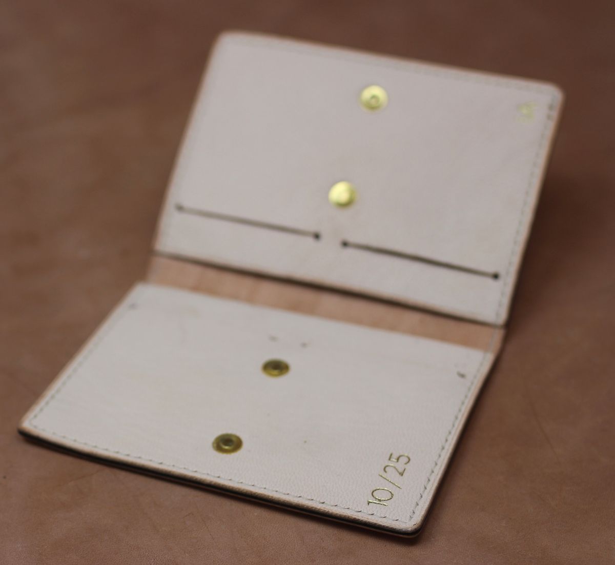 Photo by ifticar2 on October 5, 2025 of the Jatri Leather Big boi in Euro veg tanned Goat Skin.