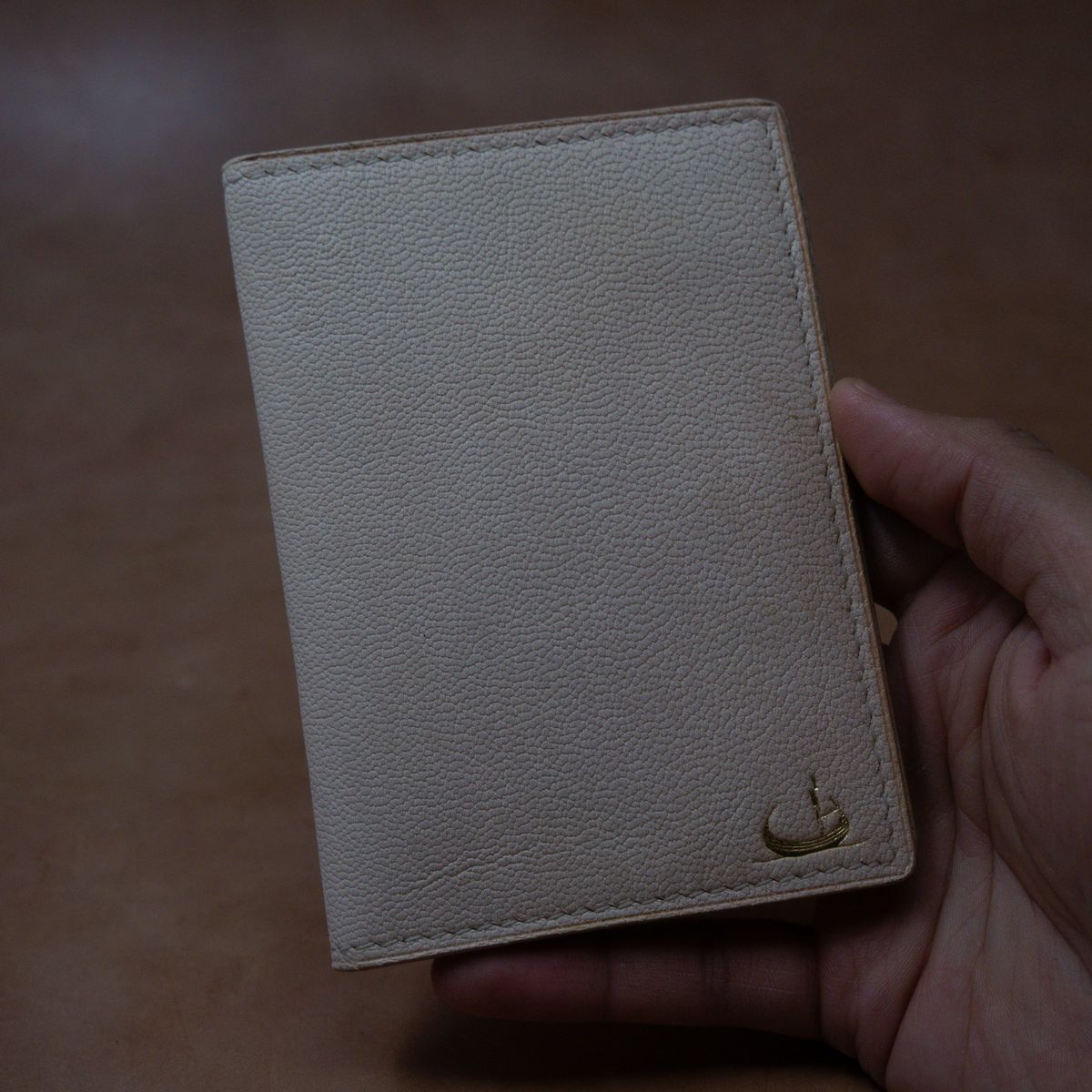 Photo by ifticar2 on November 6, 2025 of the Jatri Leather Big boi in Euro veg tanned Goat Skin.