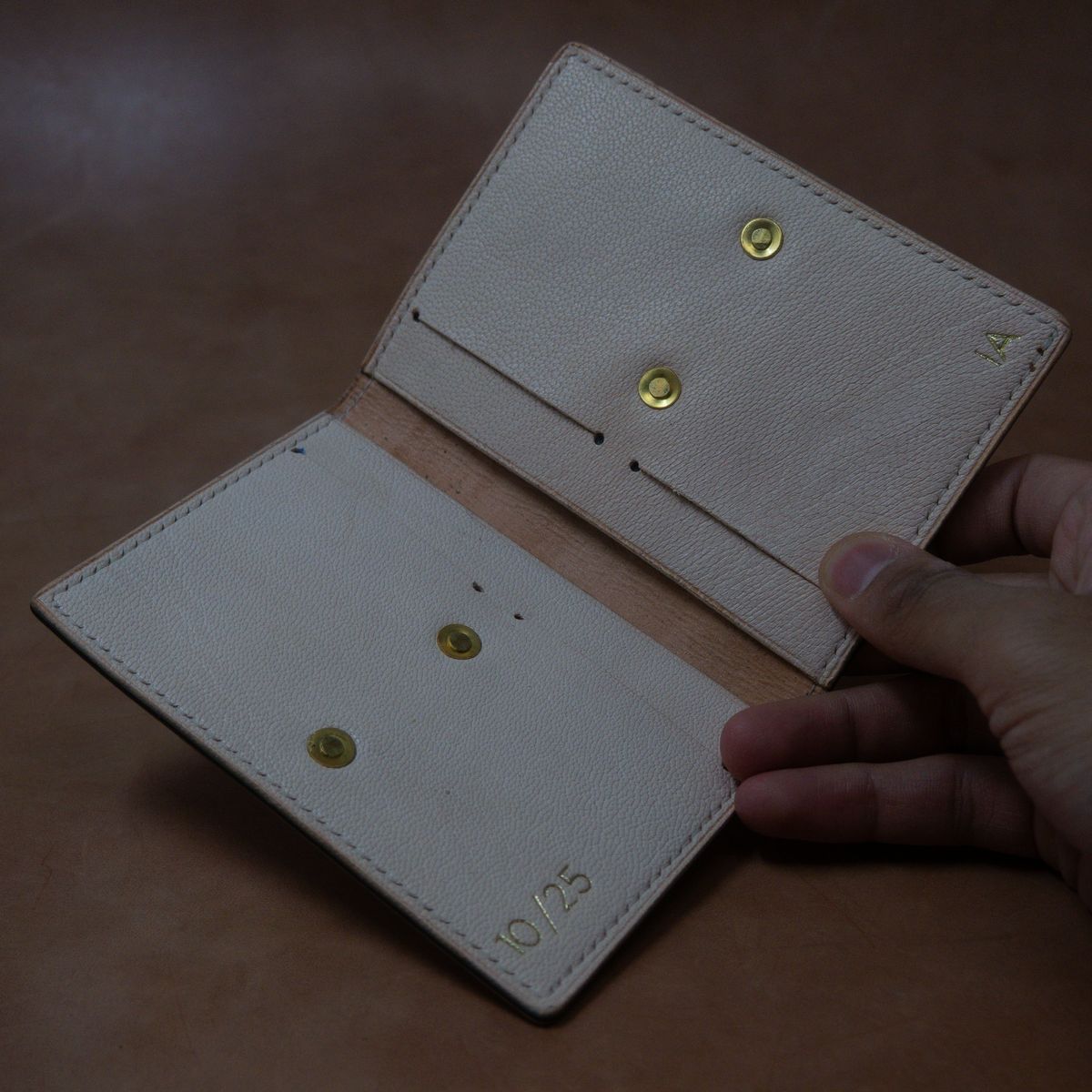 Photo by ifticar2 on November 6, 2025 of the Jatri Leather Big boi in Euro veg tanned Goat Skin.