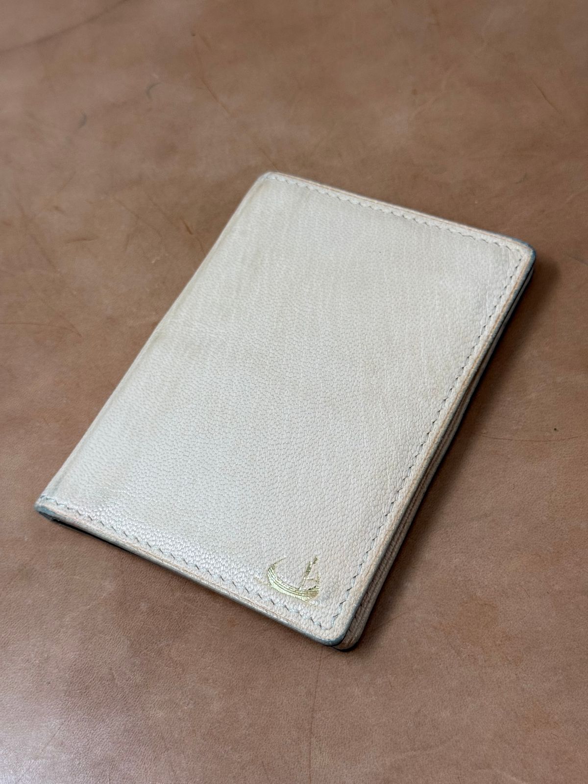 Photo by ifticar2 on December 5, 2025 of the Jatri Leather Big boi in Euro veg tanned Goat Skin.