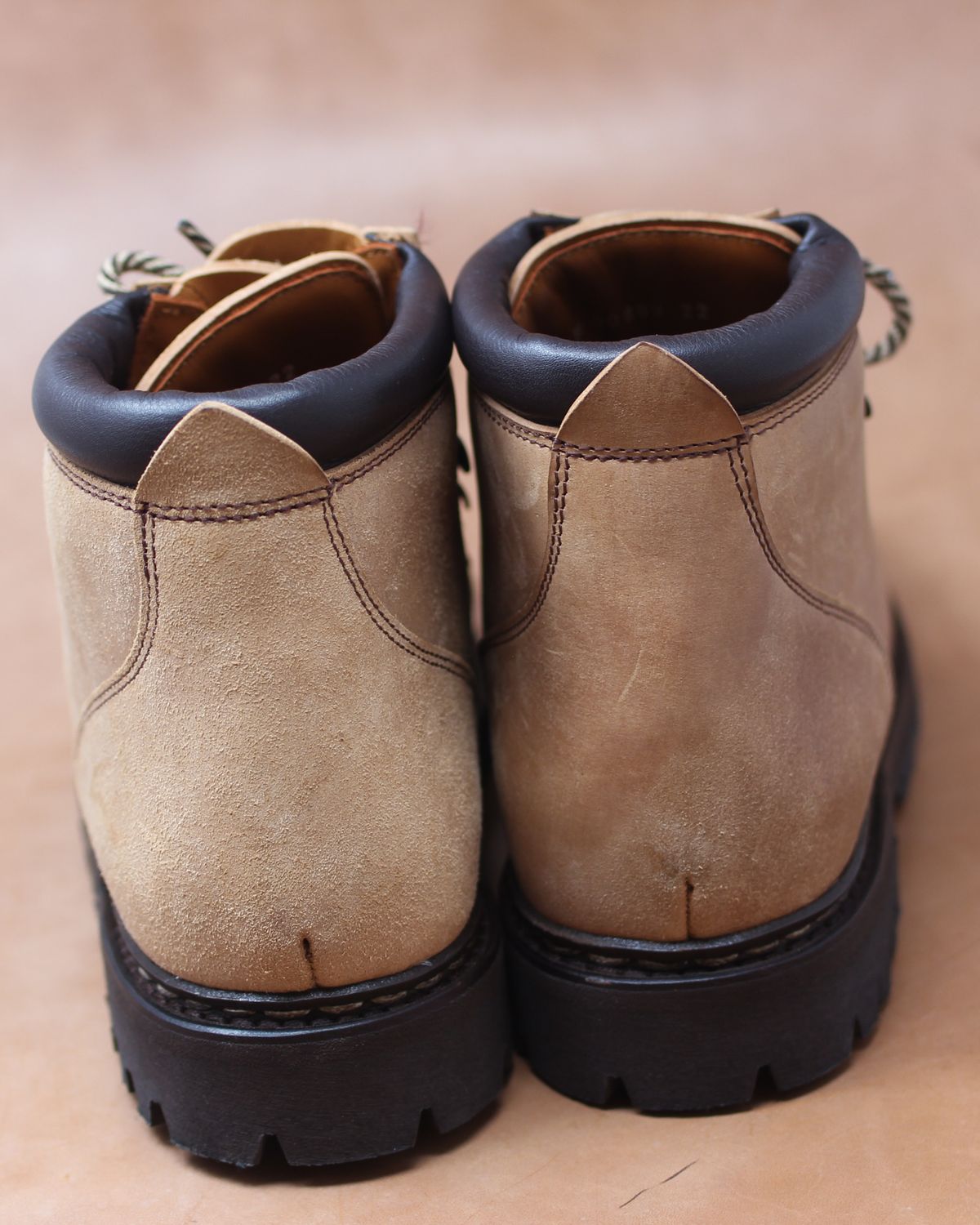 Photo by ifticar2 on October 5, 2025 of the Paraboot Avoriaz in Maryam Natural Waxed Reverse Horsebutt.