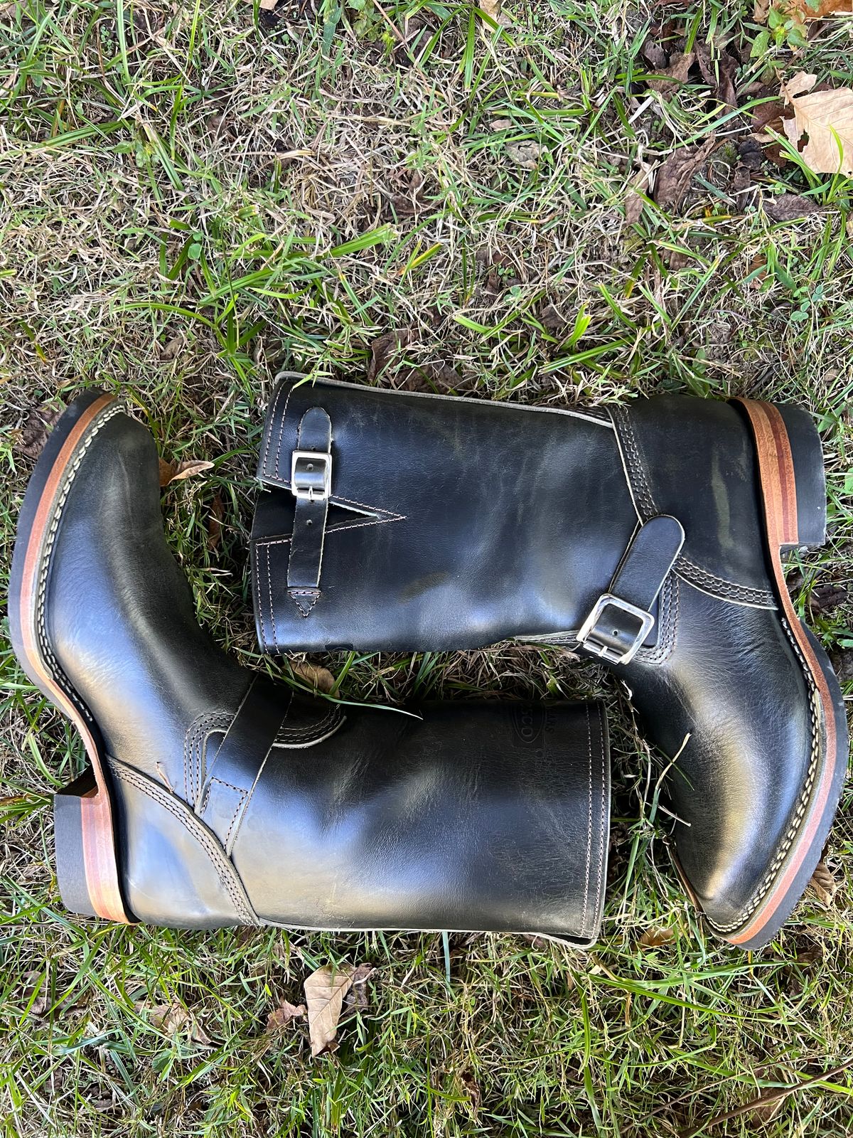Photo by blackandbrownblues on October 1, 2025 of the Wesco Mister Lou in Maryam Petrolio Waxed Black Horsehide.
