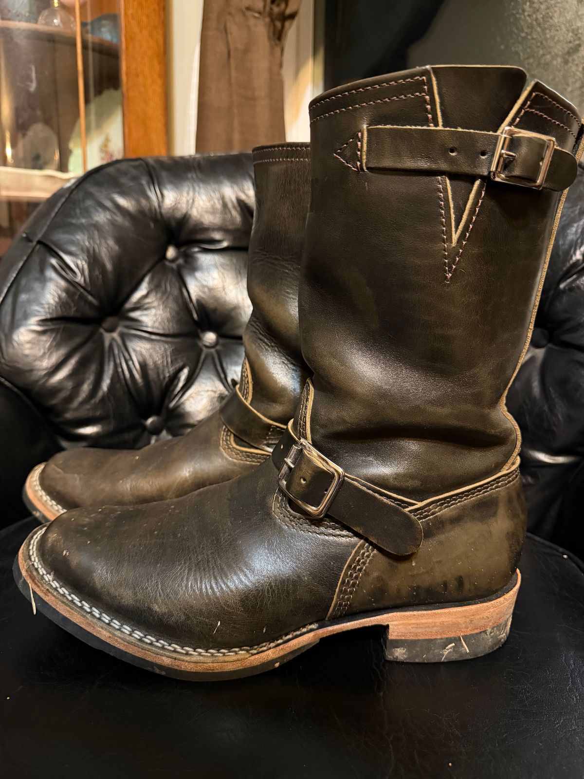 Photo by blackandbrownblues on March 6, 2026 of the Wesco Mister Lou in Maryam Petrolio Waxed Black Horsehide.