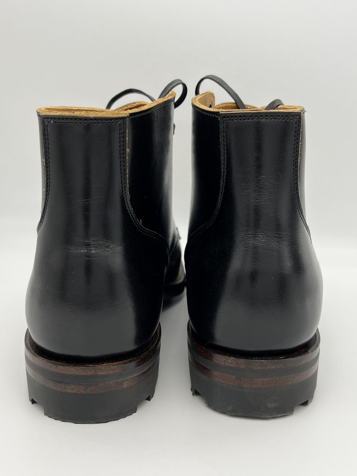 Photo by blackandbrownblues on October 1, 2021 of the Viberg Service Boot in Shinki Black Oiled Horsebutt.