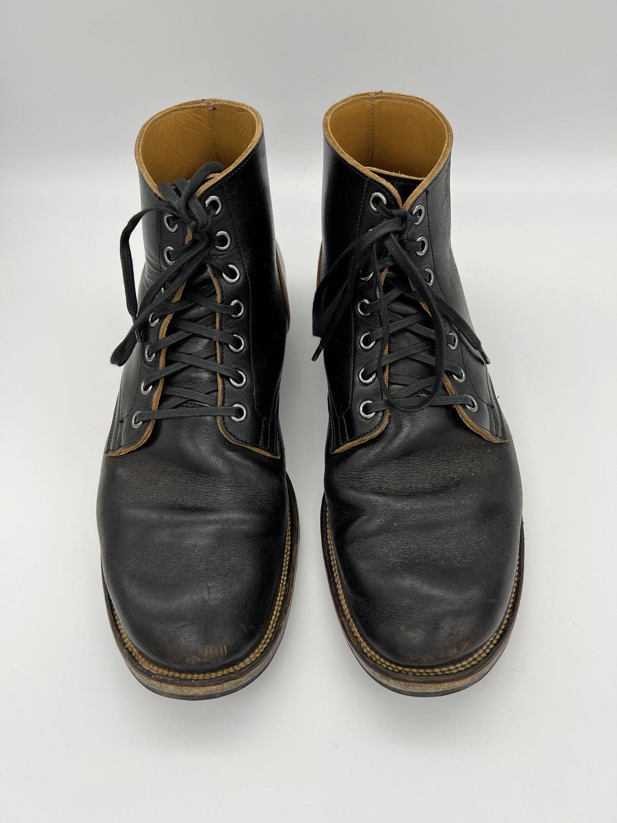 Photo by blackandbrownblues on November 2, 2021 of the Viberg Service Boot in Shinki Black Oiled Horsebutt.
