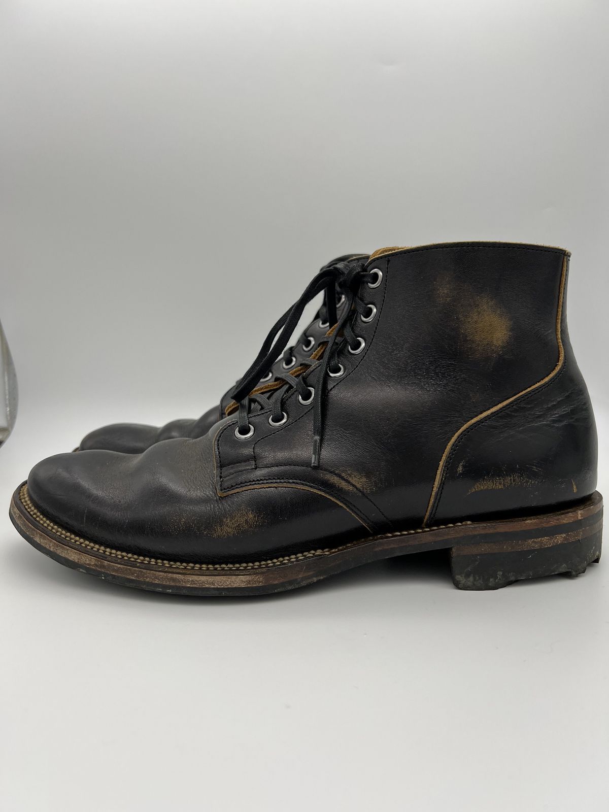 Photo by blackandbrownblues on November 2, 2021 of the Viberg Service Boot in Shinki Black Oiled Horsebutt.