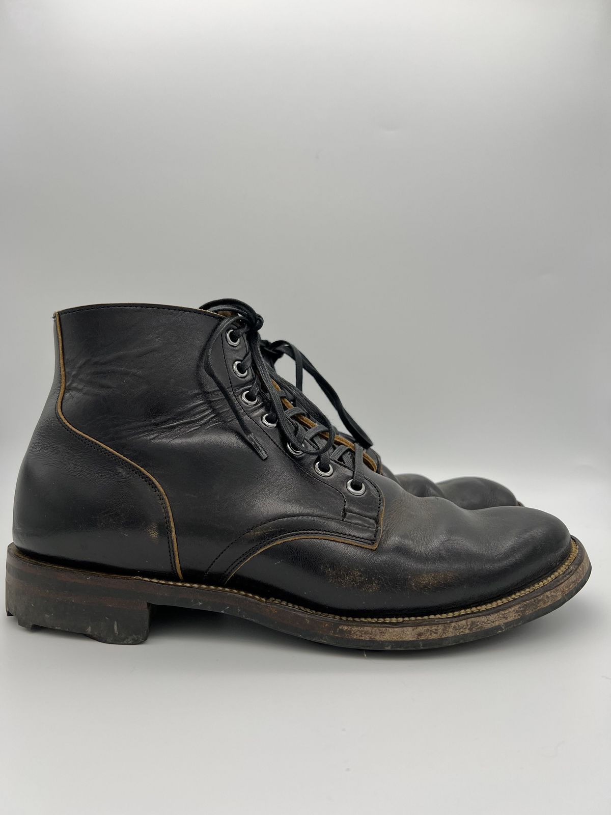 Photo by blackandbrownblues on November 2, 2021 of the Viberg Service Boot in Shinki Black Oiled Horsebutt.