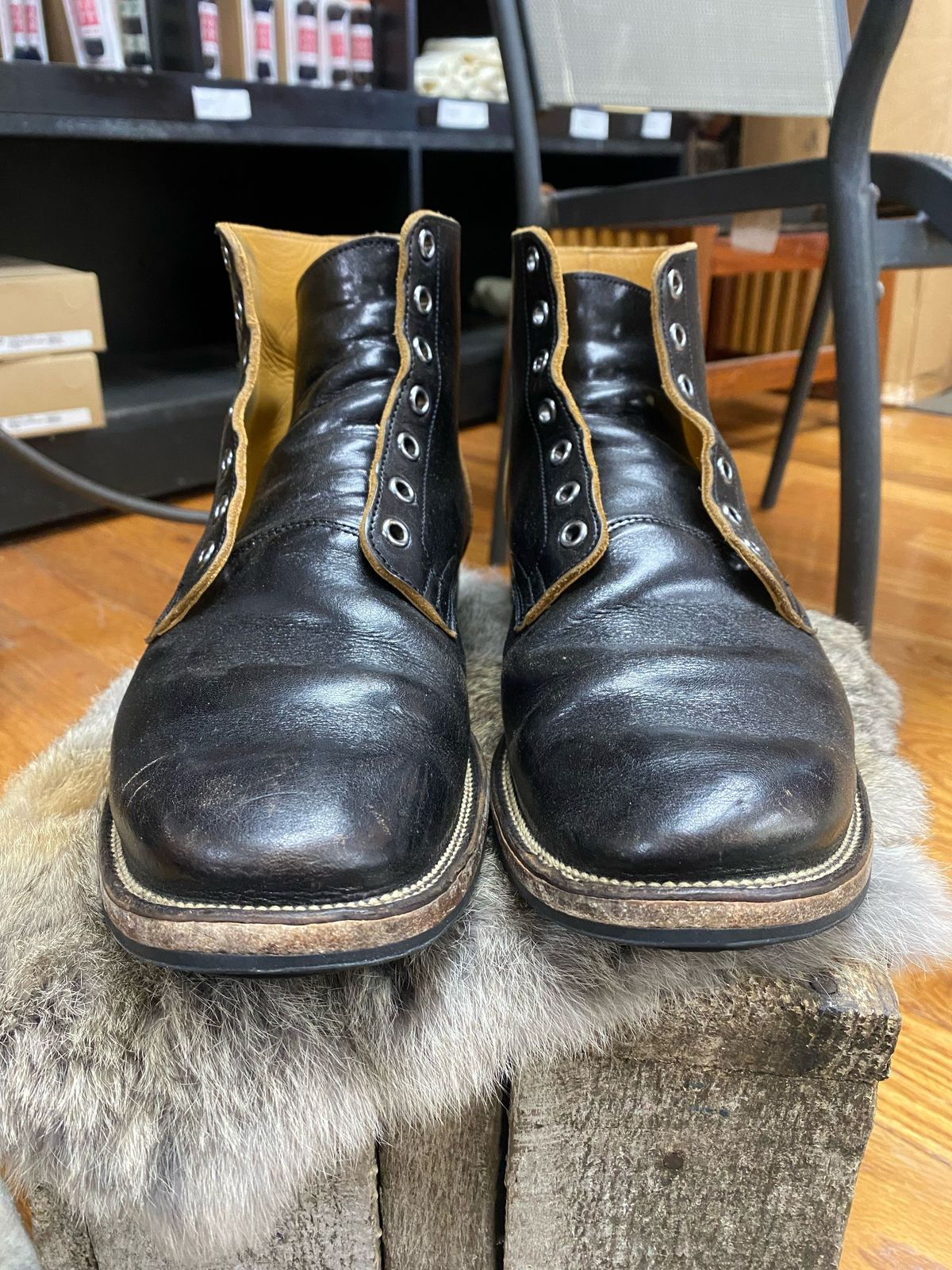 Photo by blackandbrownblues on January 5, 2022 of the Viberg Service Boot in Shinki Black Oiled Horsebutt.