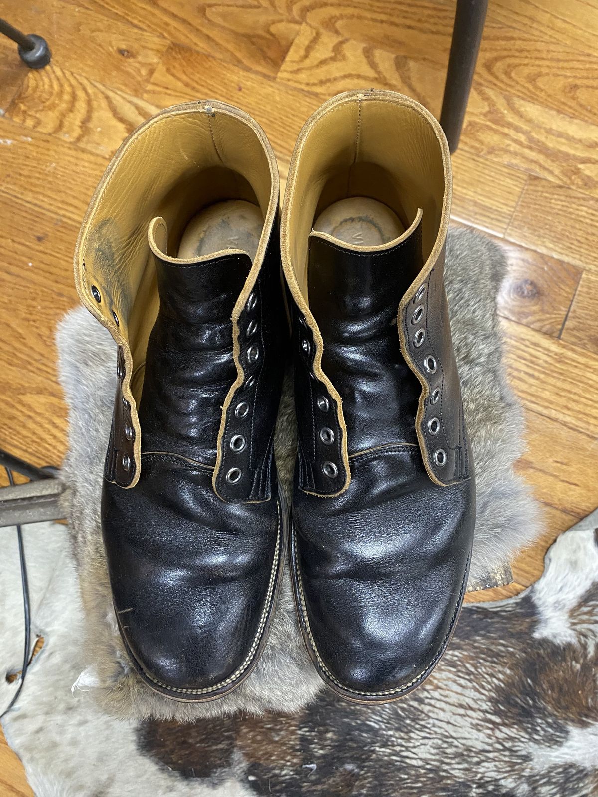 Photo by blackandbrownblues on January 5, 2022 of the Viberg Service Boot in Shinki Black Oiled Horsebutt.