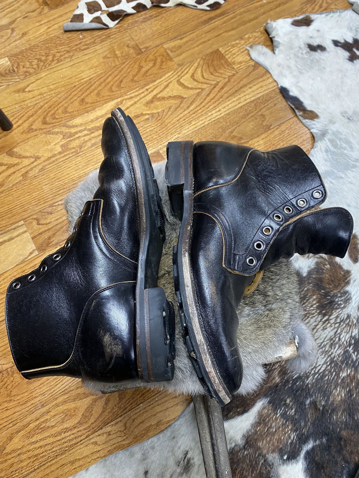 Photo by blackandbrownblues on February 5, 2022 of the Viberg Service Boot in Shinki Black Oiled Horsebutt.