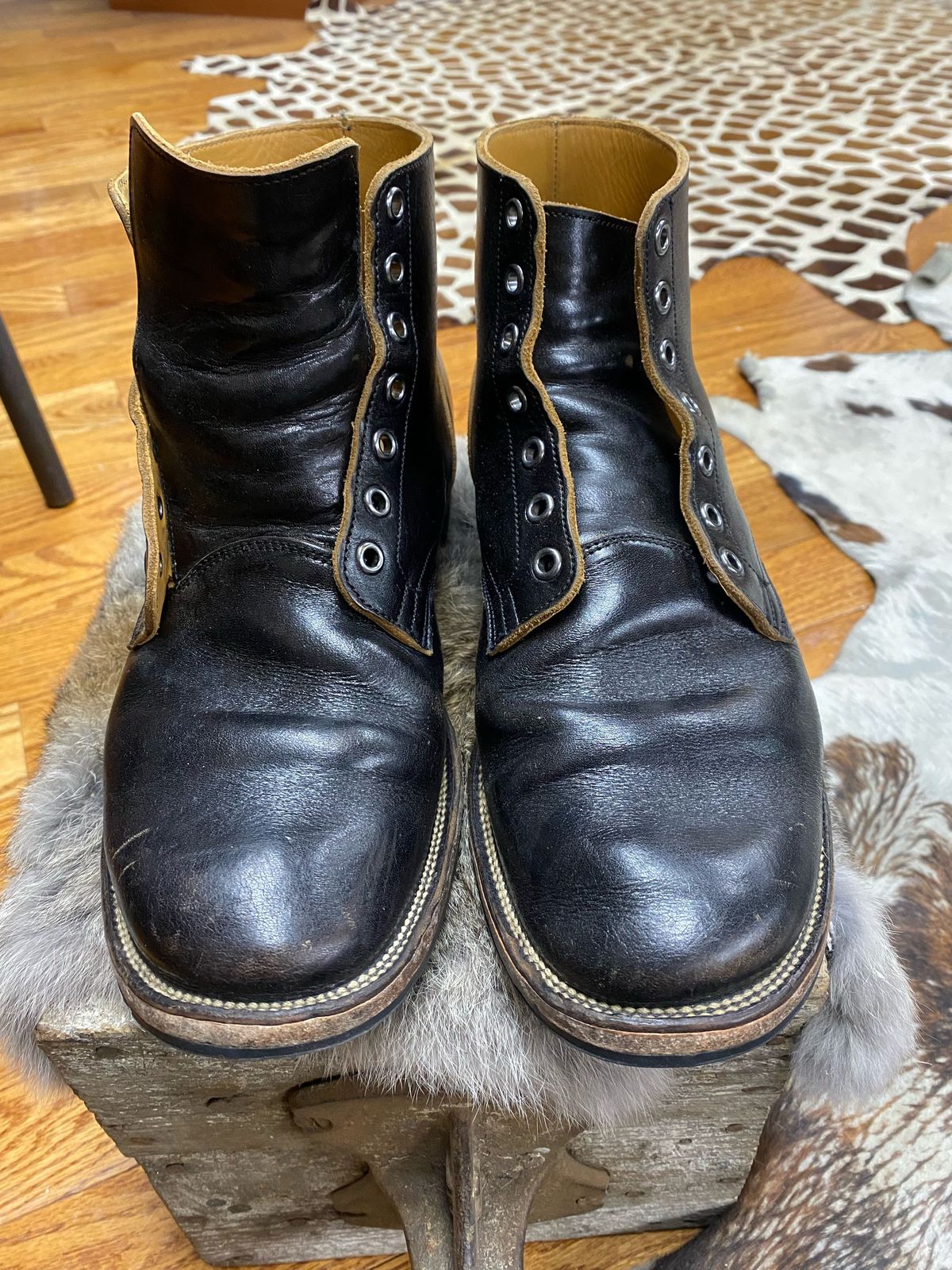 Photo by blackandbrownblues on February 5, 2022 of the Viberg Service Boot in Shinki Black Oiled Horsebutt.