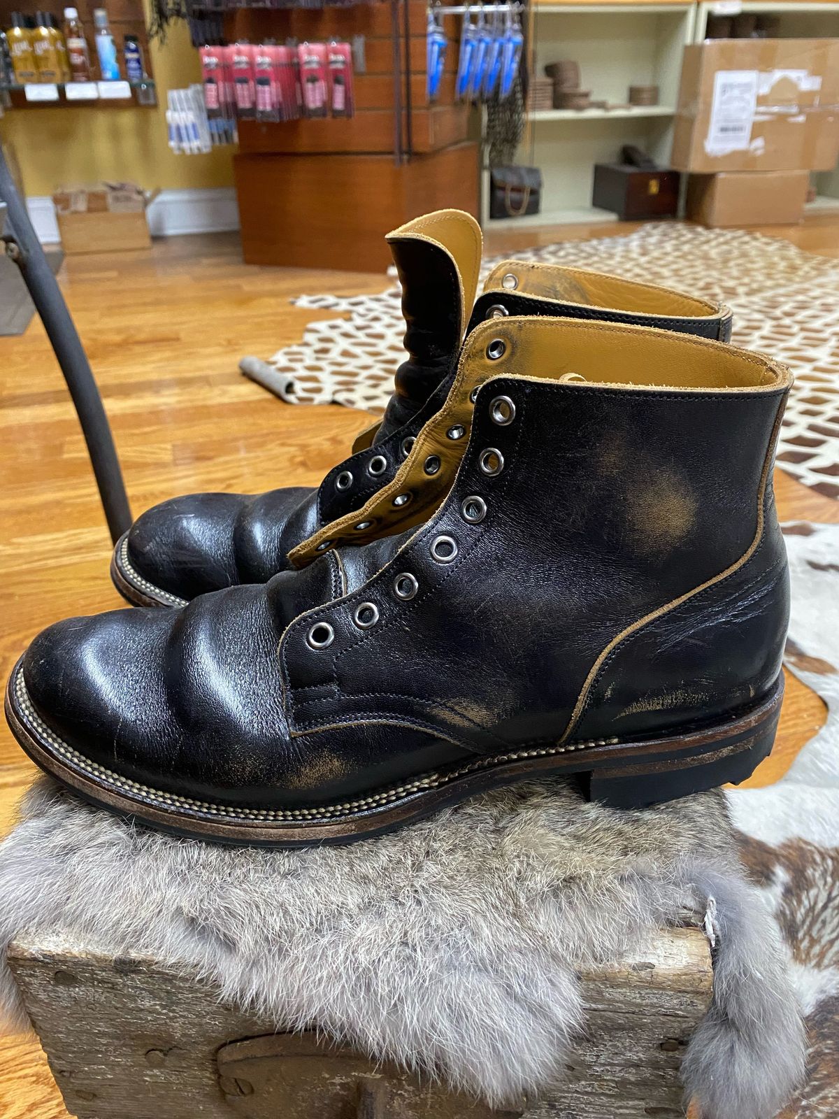 Photo by blackandbrownblues on February 5, 2022 of the Viberg Service Boot in Shinki Black Oiled Horsebutt.