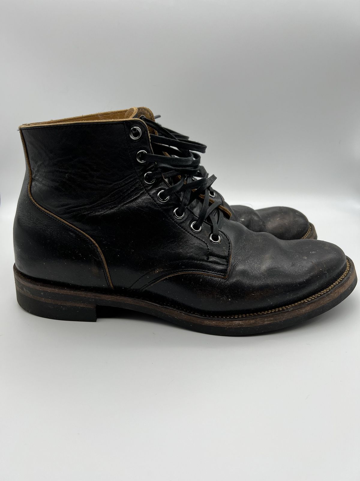 Photo by blackandbrownblues on March 5, 2022 of the Viberg Service Boot in Shinki Black Oiled Horsebutt.