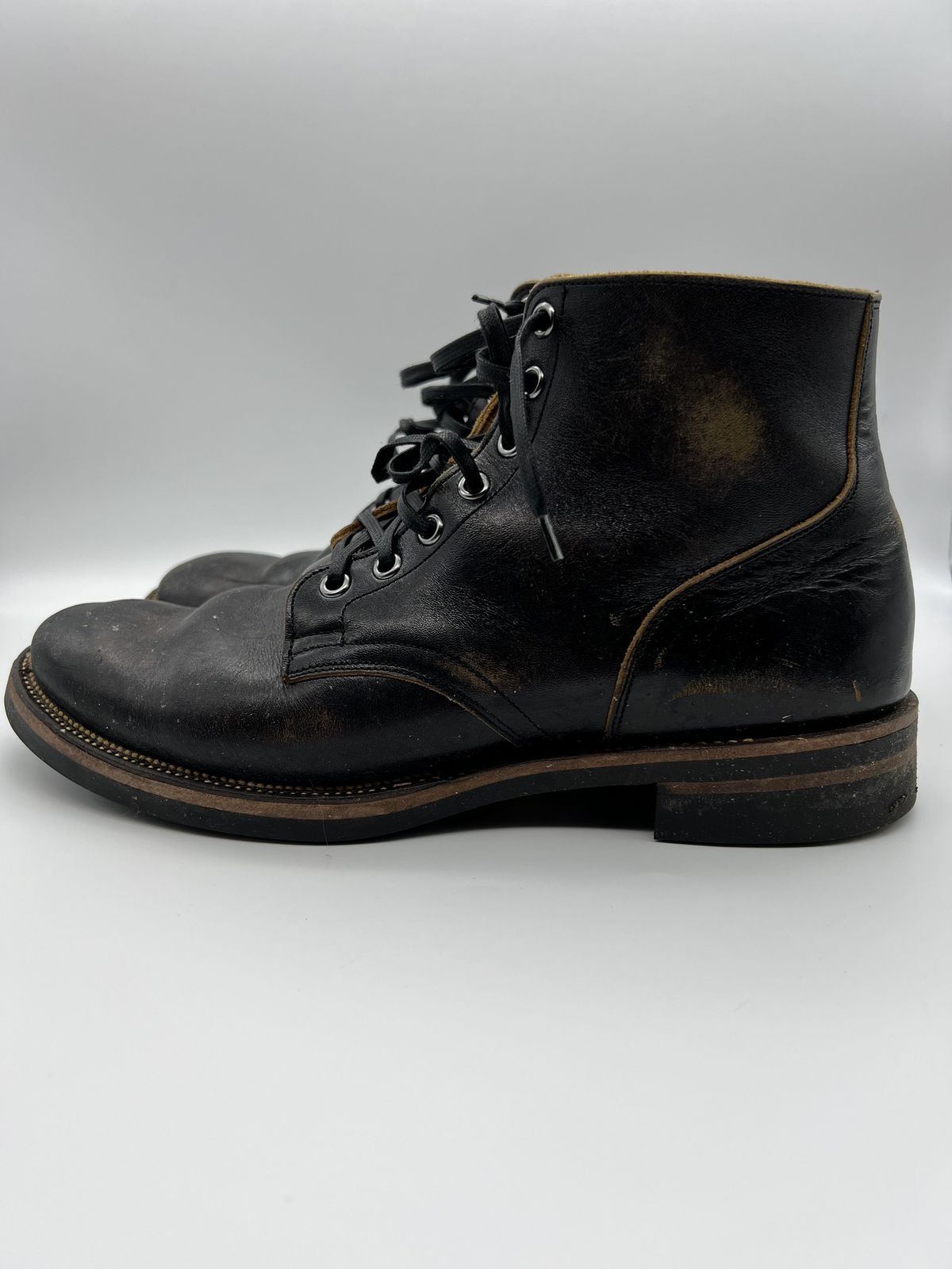 Photo by blackandbrownblues on March 5, 2022 of the Viberg Service Boot in Shinki Black Oiled Horsebutt.