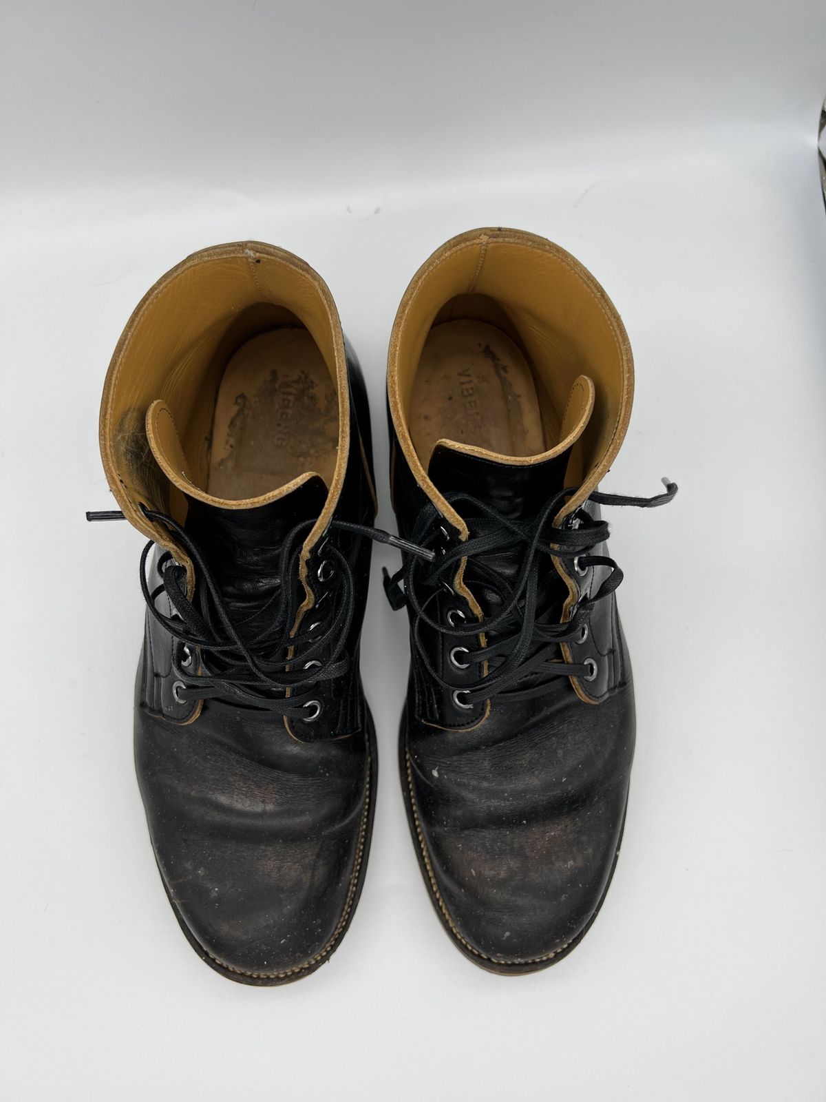 Photo by blackandbrownblues on March 5, 2022 of the Viberg Service Boot in Shinki Black Oiled Horsebutt.