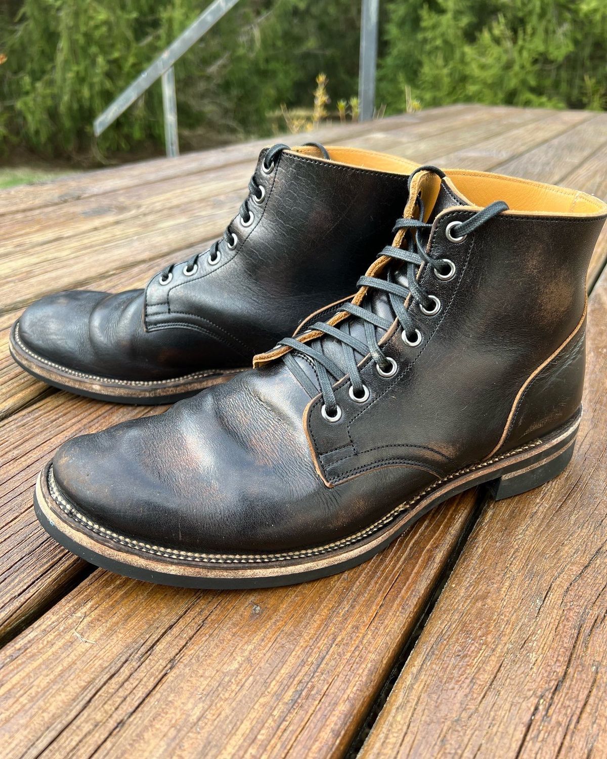 Photo by blackandbrownblues on April 5, 2022 of the Viberg Service Boot in Shinki Black Oiled Horsebutt.