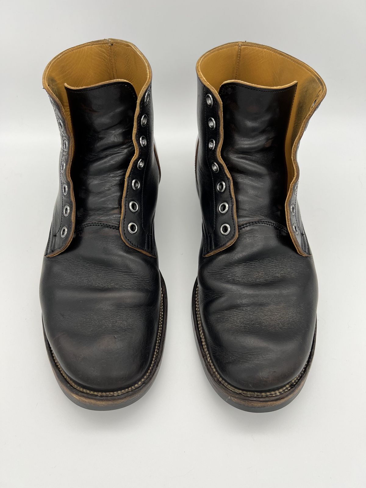 Photo by blackandbrownblues on April 5, 2022 of the Viberg Service Boot in Shinki Black Oiled Horsebutt.