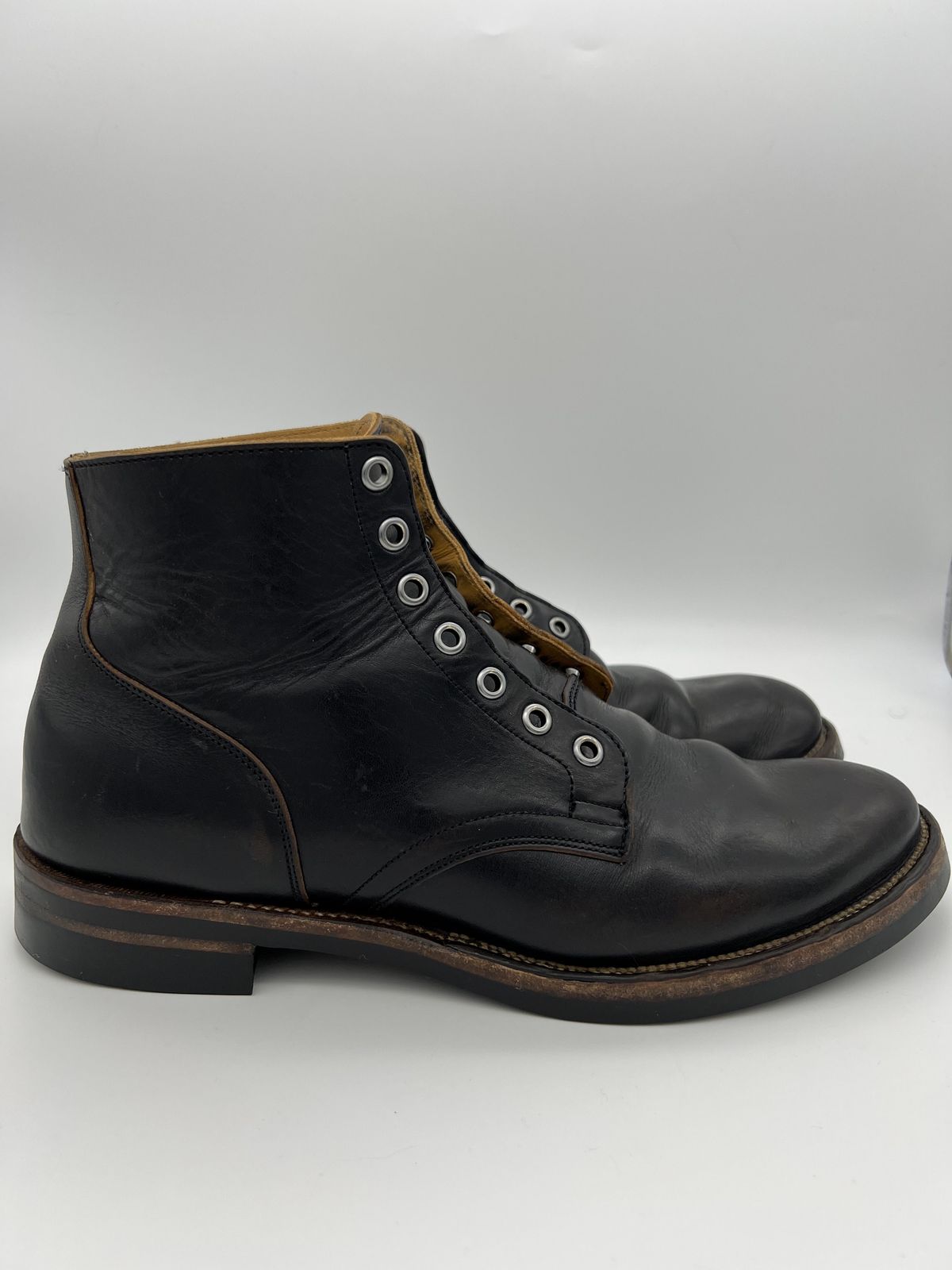 Photo by blackandbrownblues on April 5, 2022 of the Viberg Service Boot in Shinki Black Oiled Horsebutt.