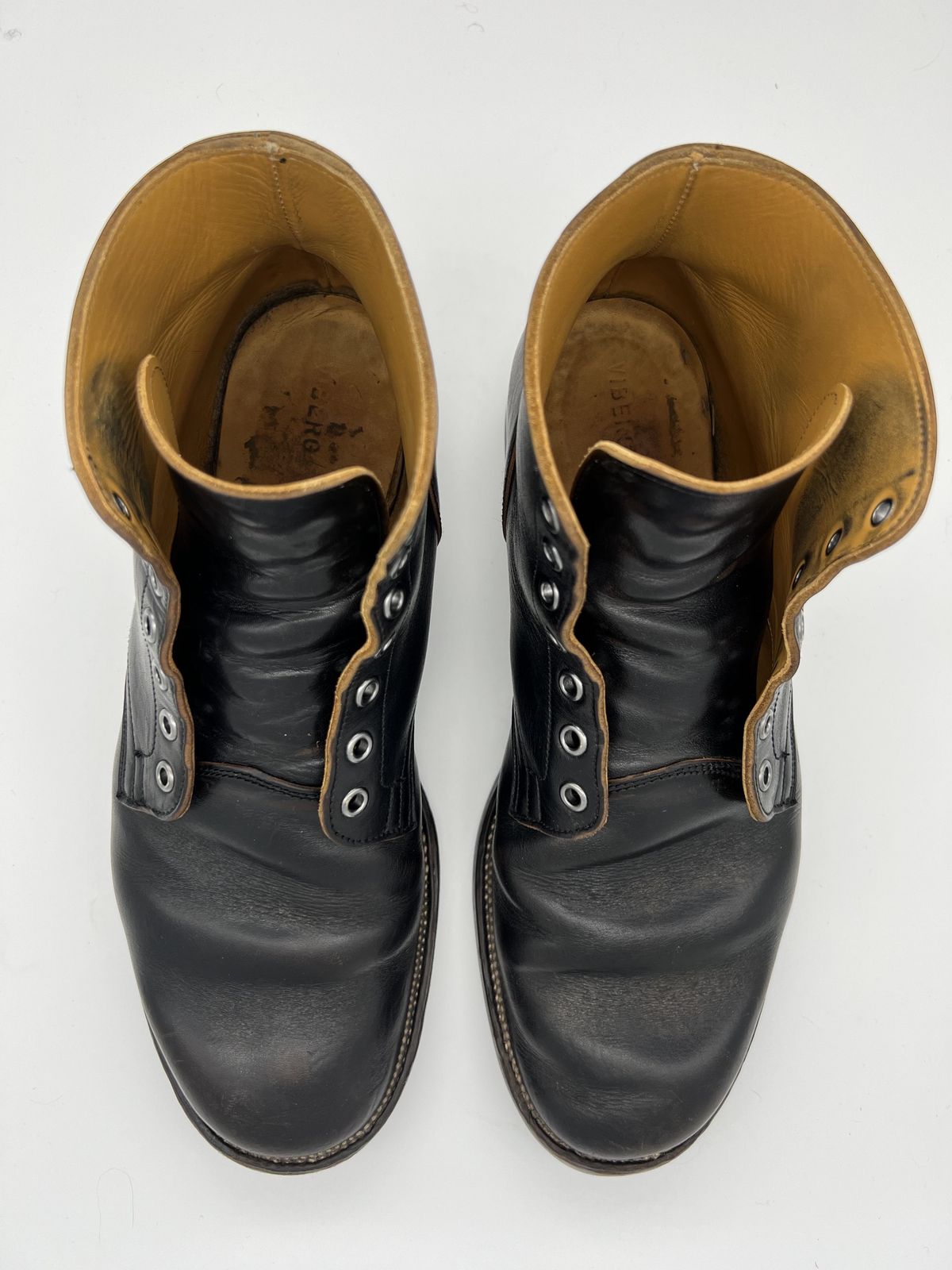 Photo by blackandbrownblues on April 5, 2022 of the Viberg Service Boot in Shinki Black Oiled Horsebutt.