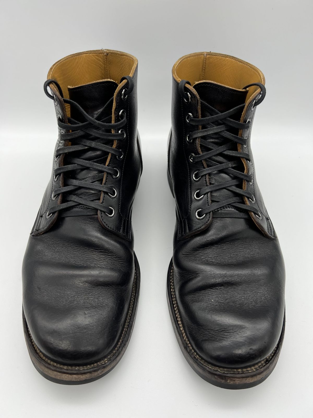 Photo by blackandbrownblues on May 6, 2022 of the Viberg Service Boot in Shinki Black Oiled Horsebutt.