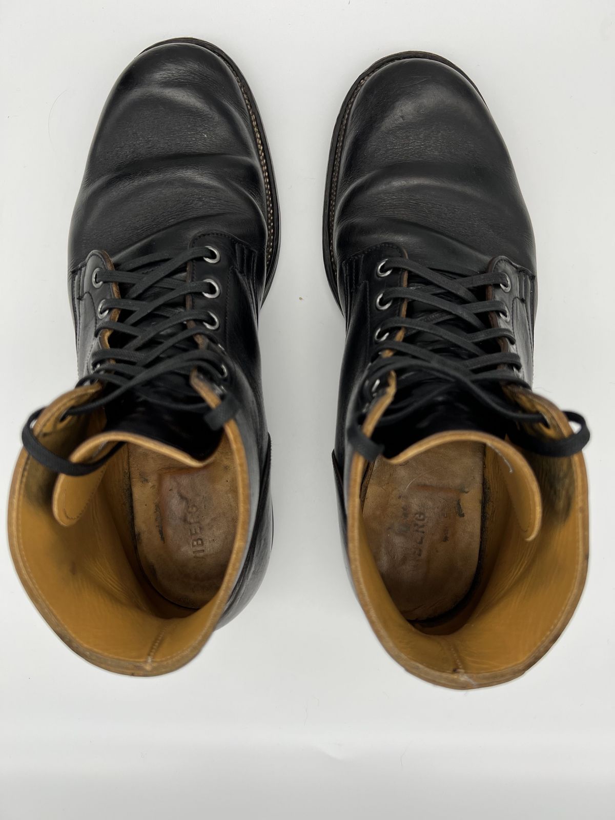 Photo by blackandbrownblues on May 6, 2022 of the Viberg Service Boot in Shinki Black Oiled Horsebutt.