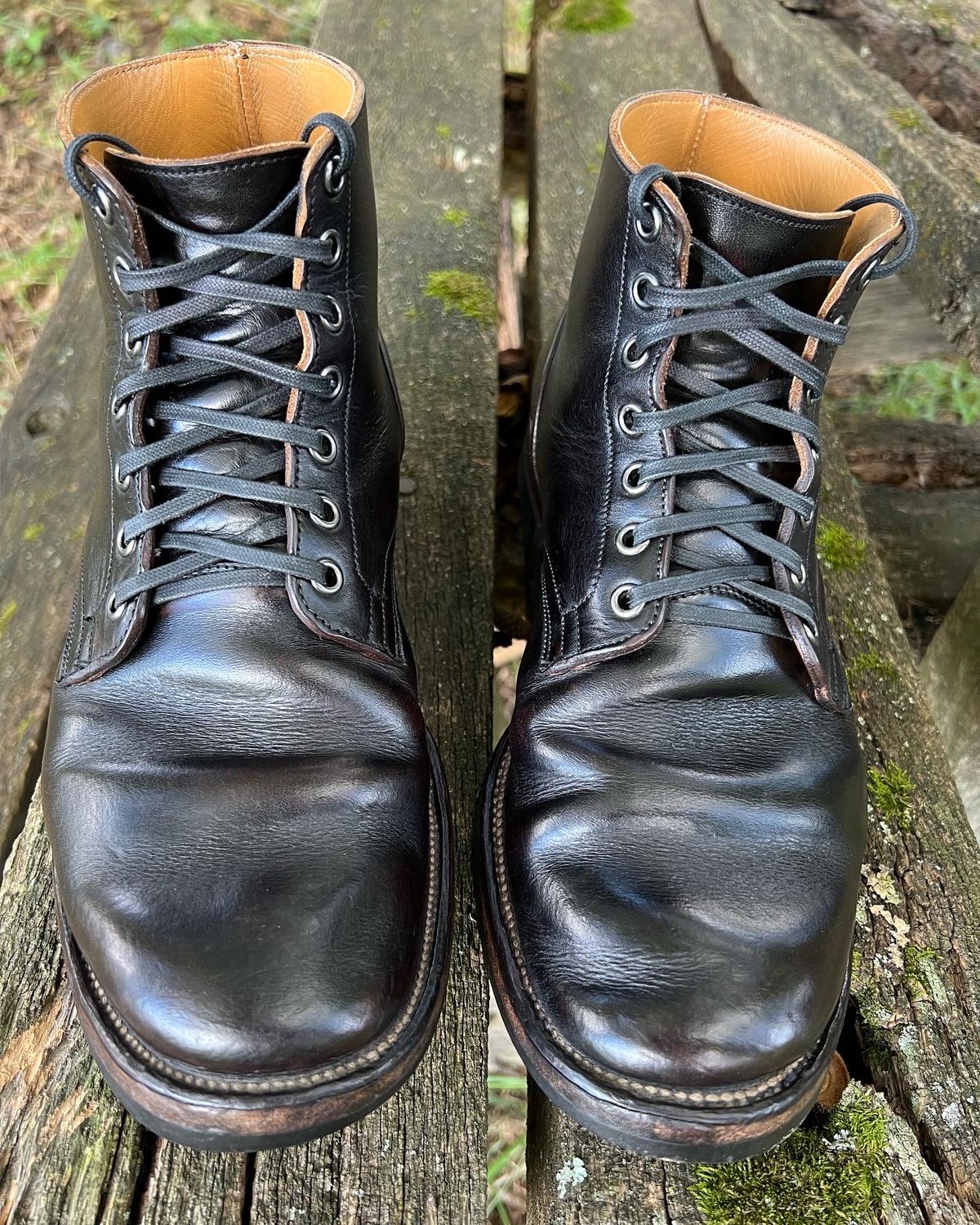 Photo by blackandbrownblues on September 27, 2022 of the Viberg Service Boot in Shinki Black Oiled Horsebutt.