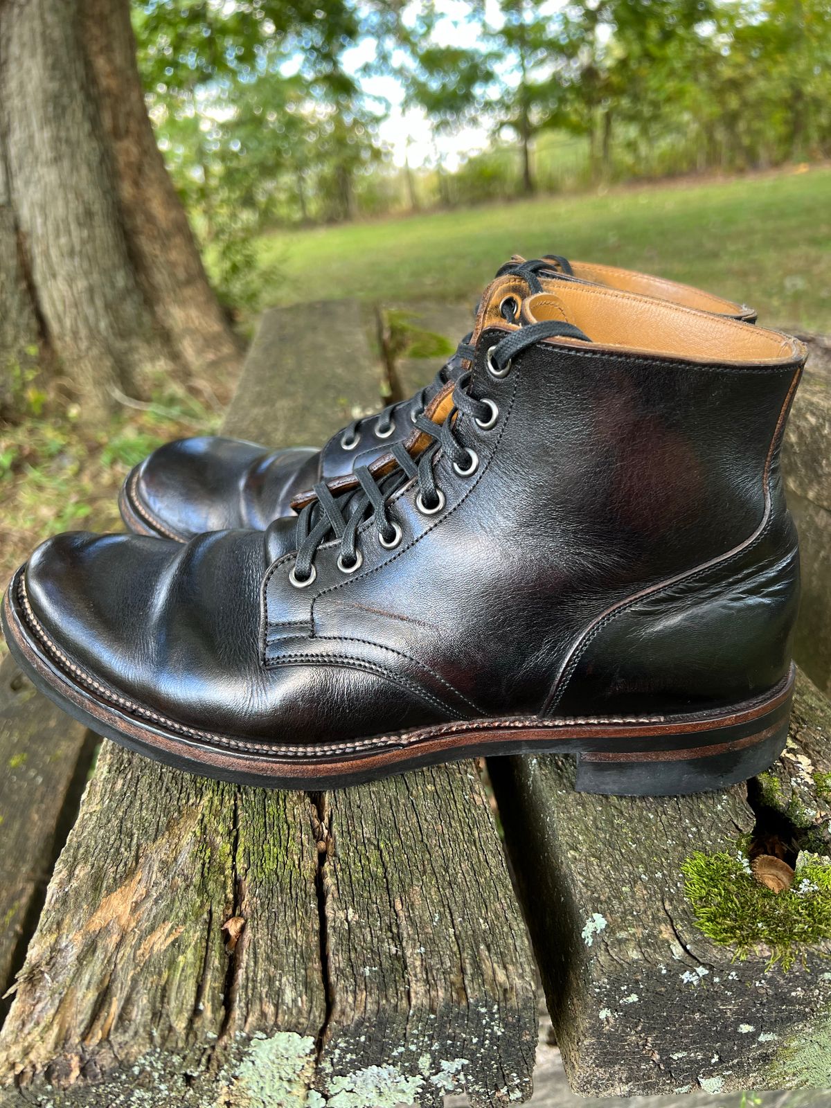 Photo by blackandbrownblues on September 27, 2022 of the Viberg Service Boot in Shinki Black Oiled Horsebutt.