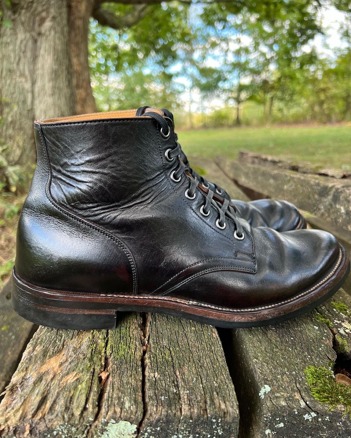 Photo by blackandbrownblues on September 27, 2022 of the Viberg Service Boot in Shinki Black Oiled Horsebutt.