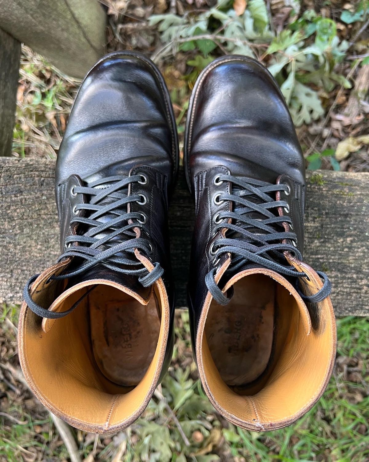 Photo by blackandbrownblues on September 27, 2022 of the Viberg Service Boot in Shinki Black Oiled Horsebutt.