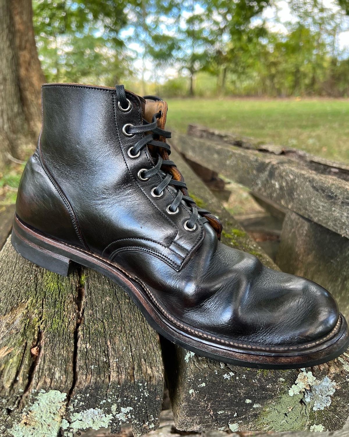 Photo by blackandbrownblues on September 27, 2022 of the Viberg Service Boot in Shinki Black Oiled Horsebutt.