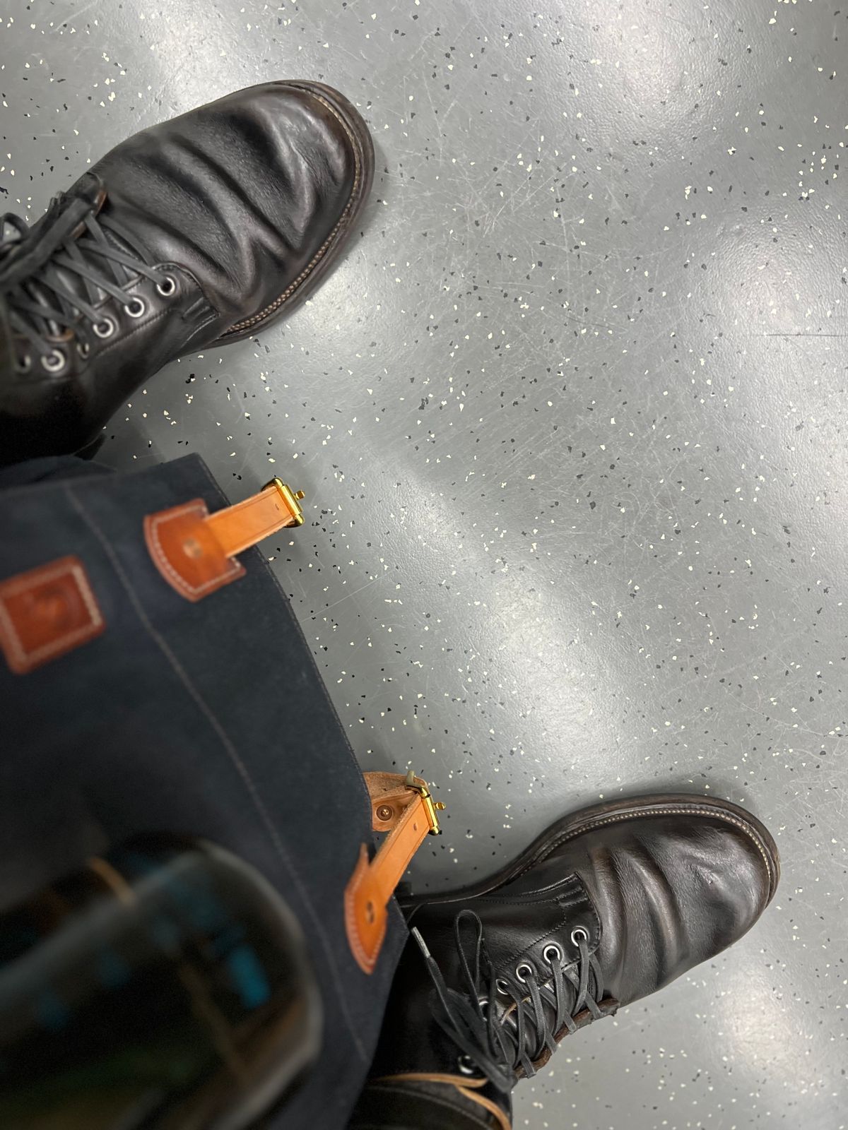 Photo by blackandbrownblues on March 15, 2023 of the Viberg Service Boot in Shinki Black Oiled Horsebutt.