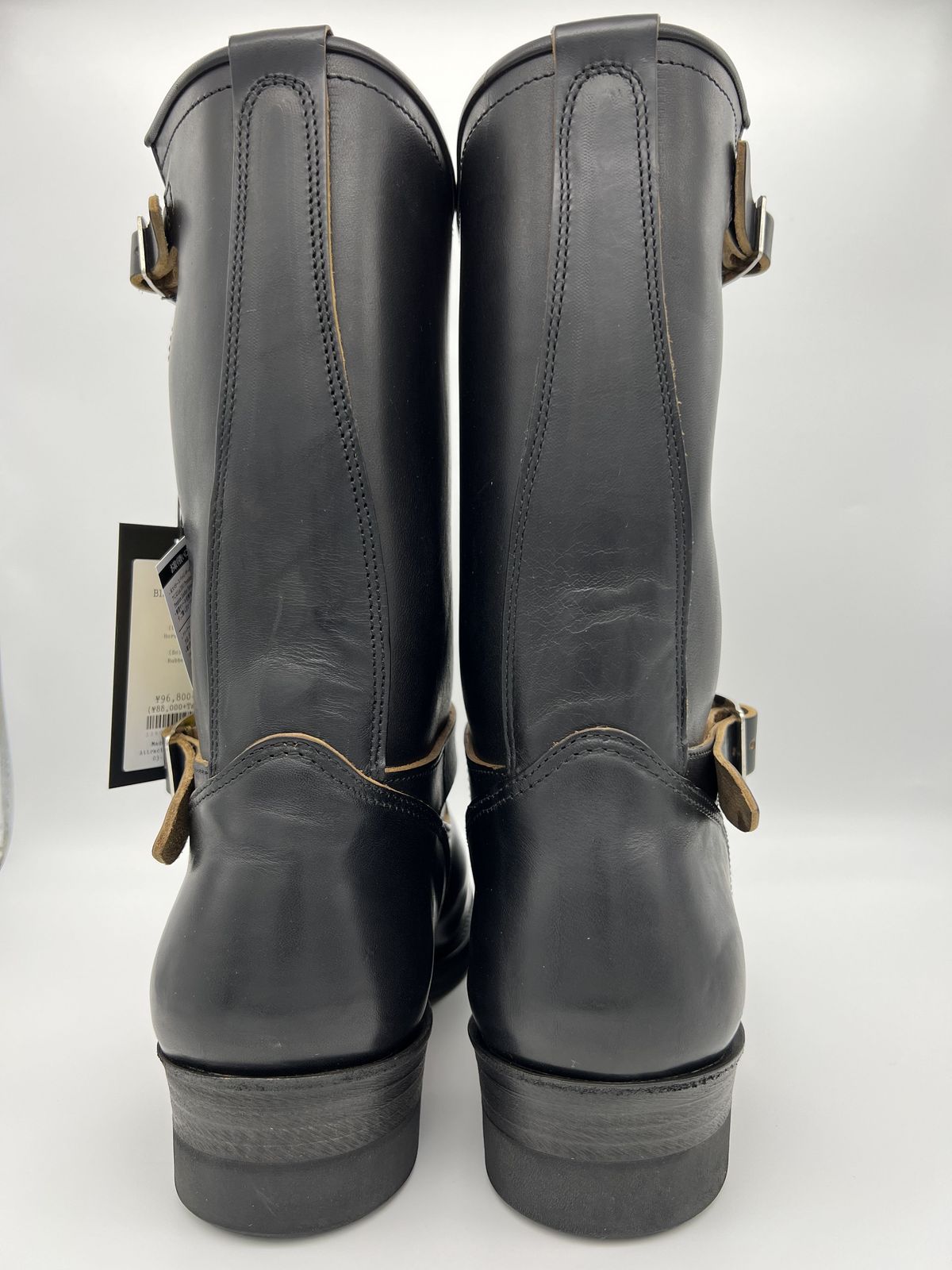 Photo by blackandbrownblues on October 1, 2021 of the Attractions BILTBUCK Engineer Boots in Black Italian Horsebutt.