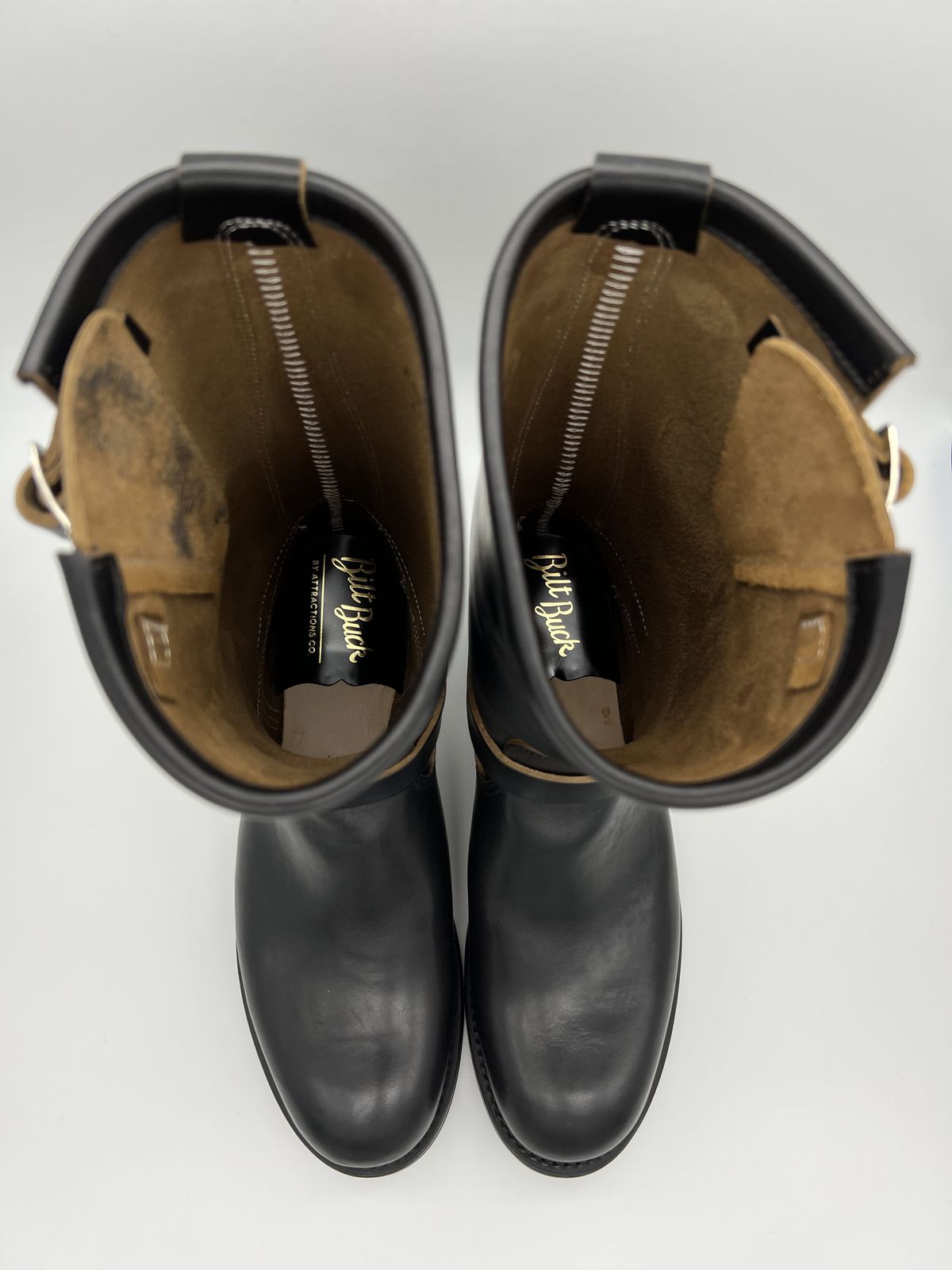Photo by blackandbrownblues on October 1, 2021 of the Attractions BILTBUCK Engineer Boots in Black Italian Horsebutt.