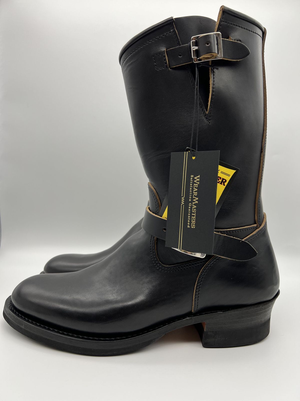 Photo by blackandbrownblues on October 1, 2021 of the Attractions BILTBUCK Engineer Boots in Black Italian Horsebutt.