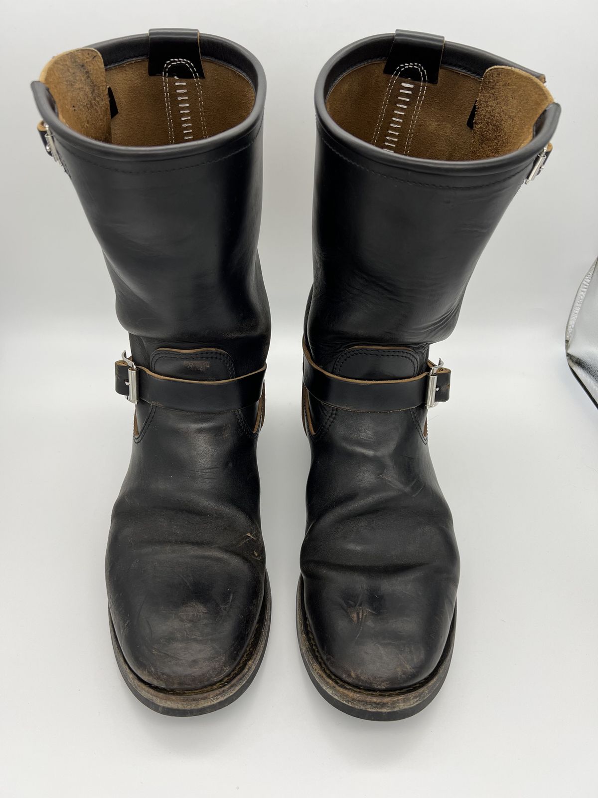 Photo by blackandbrownblues on November 2, 2021 of the Attractions BILTBUCK Engineer Boots in Black Italian Horsebutt.