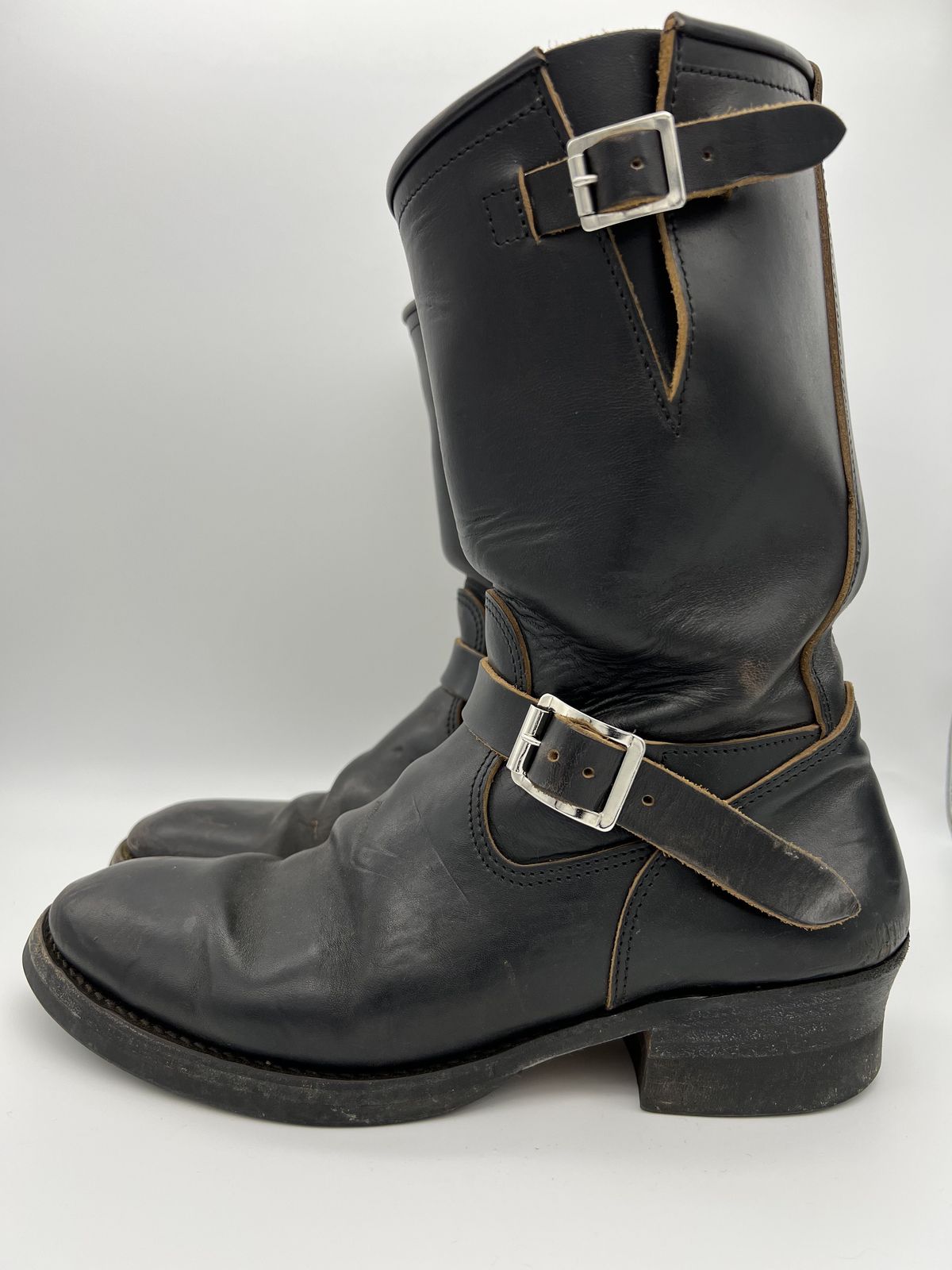 Photo by blackandbrownblues on November 2, 2021 of the Attractions BILTBUCK Engineer Boots in Black Italian Horsebutt.