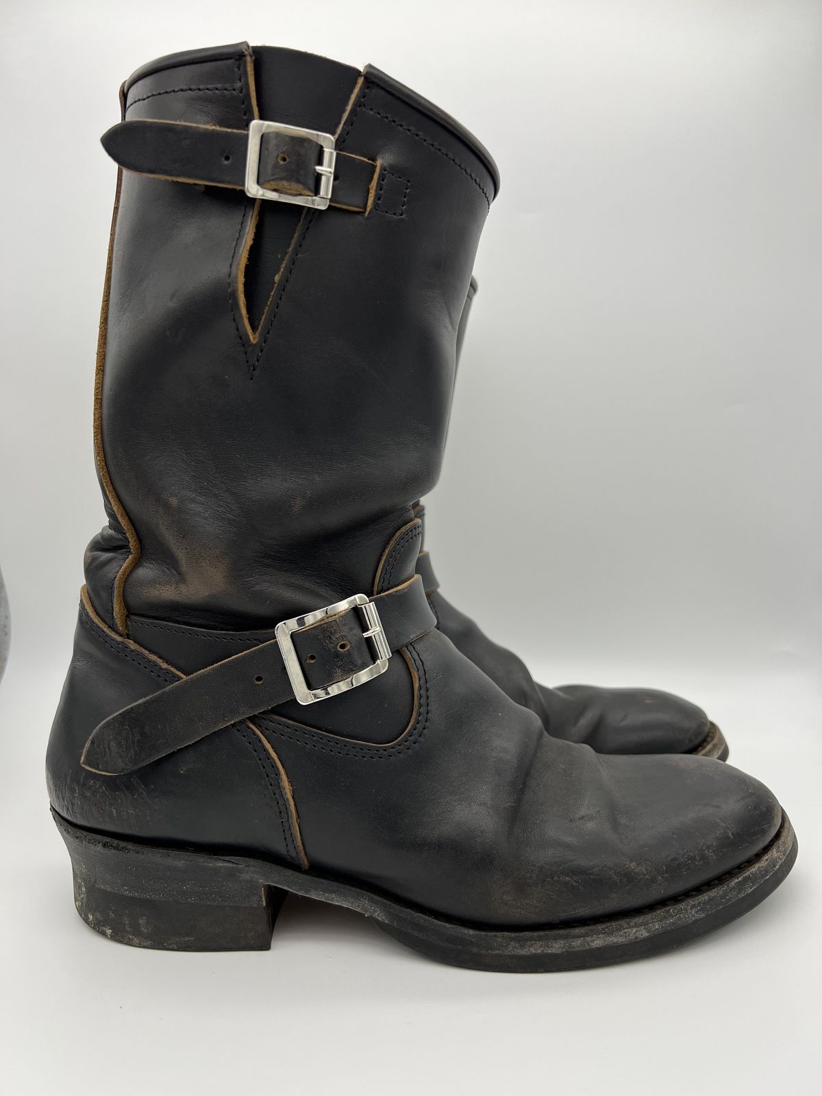 Photo by blackandbrownblues on November 2, 2021 of the Attractions BILTBUCK Engineer Boots in Black Italian Horsebutt.