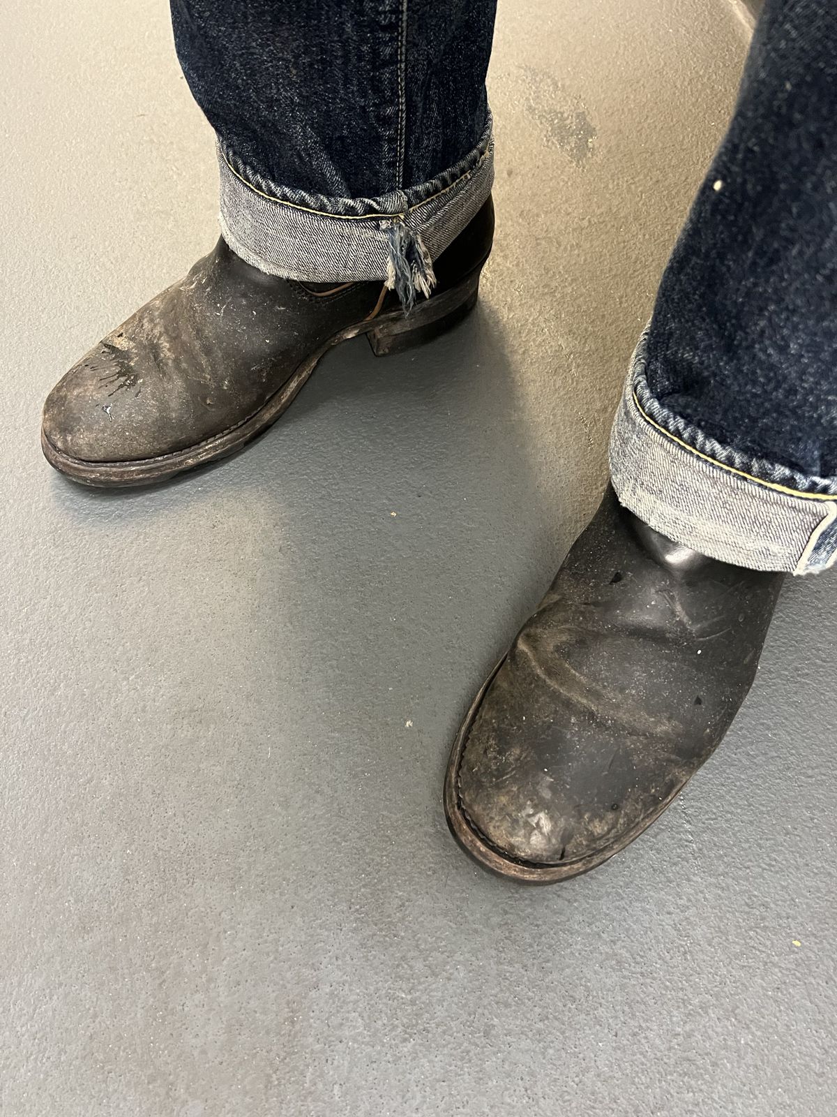 Photo by blackandbrownblues on December 1, 2021 of the Attractions BILTBUCK Engineer Boots in Black Italian Horsebutt.