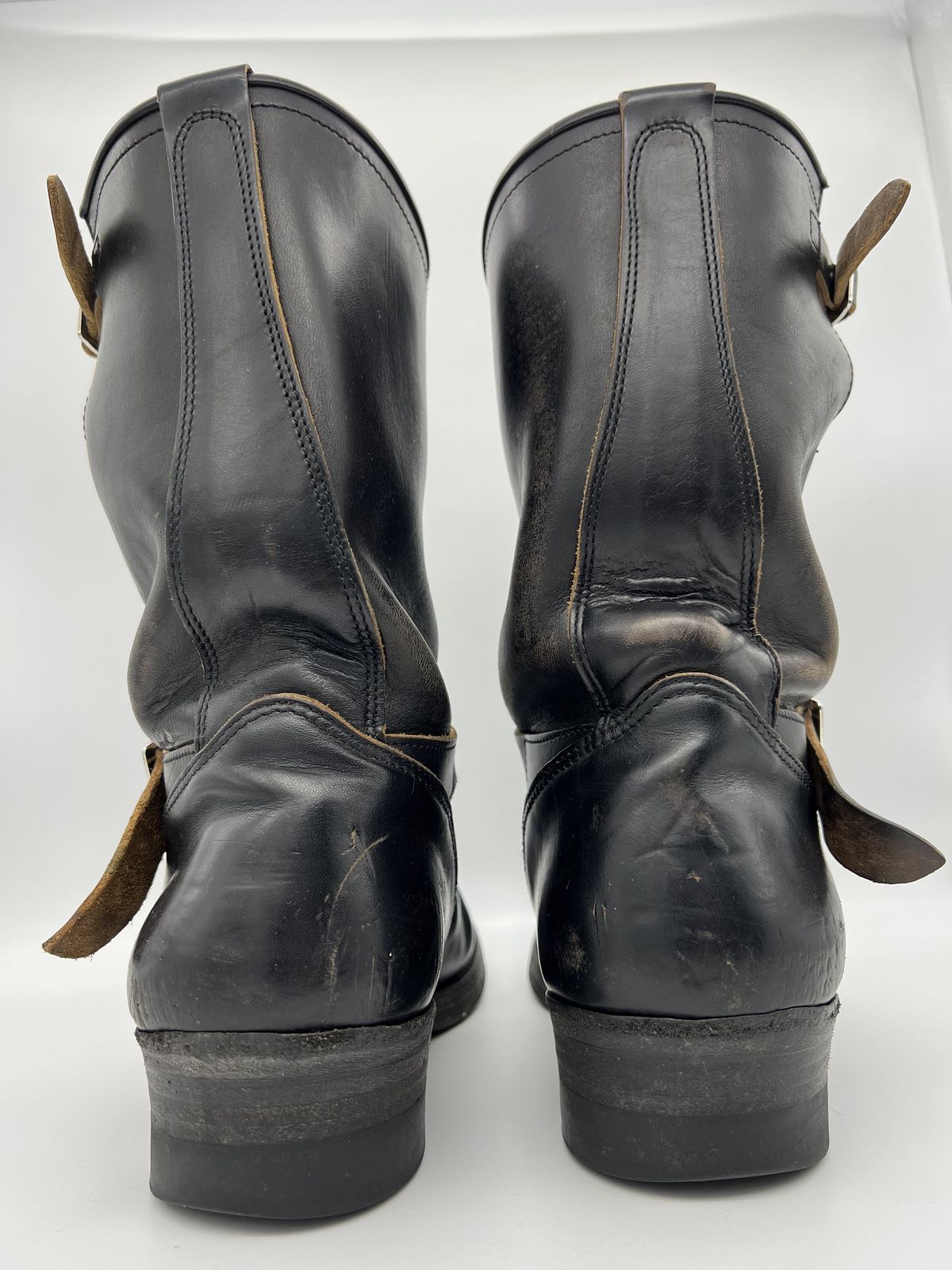 Photo by blackandbrownblues on December 1, 2021 of the Attractions BILTBUCK Engineer Boots in Black Italian Horsebutt.