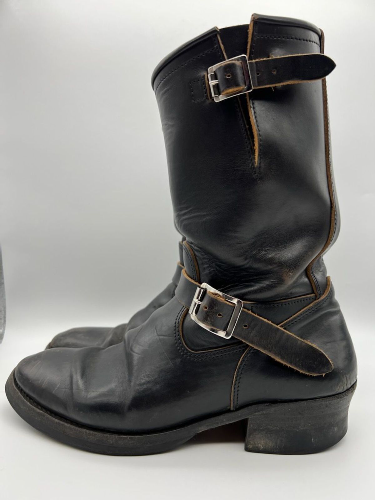 Photo by blackandbrownblues on January 4, 2022 of the Attractions BILTBUCK Engineer Boots in Black Italian Horsebutt.
