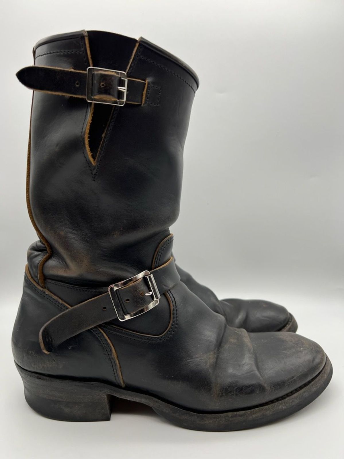 Photo by blackandbrownblues on January 4, 2022 of the Attractions BILTBUCK Engineer Boots in Black Italian Horsebutt.